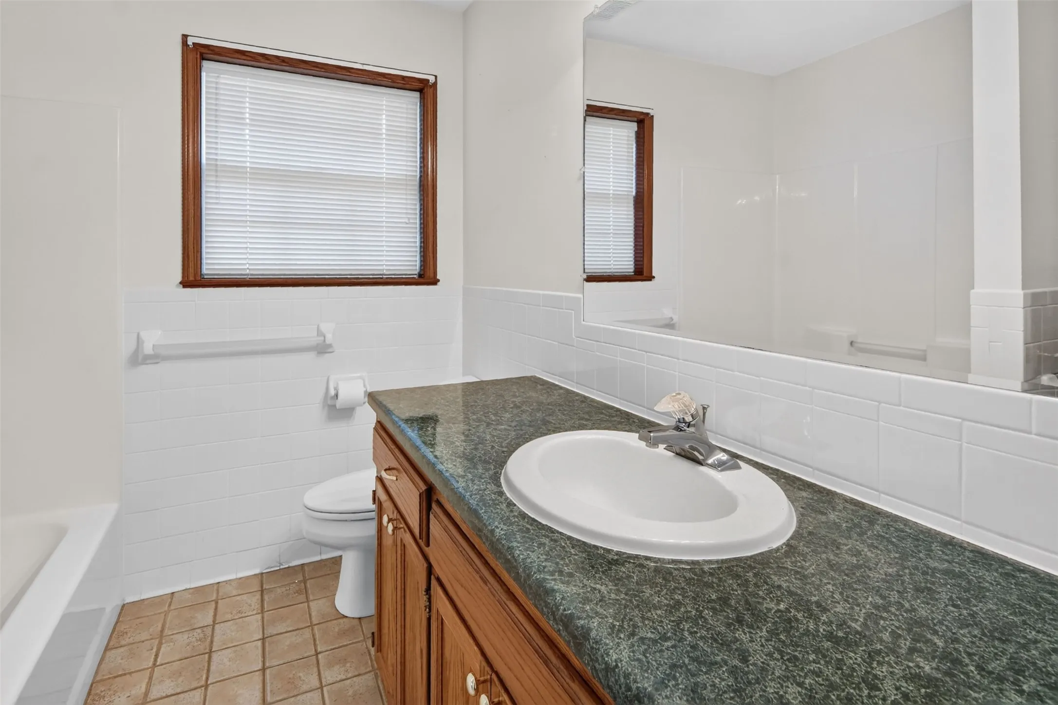 Single Family Residence For Sale in Rains County , 1189 RSCR 3325, Emory, Texas 75440, 3 Bedroom, 3 Bathroom, 2 Garage spaces, 1,532 Sqft, built in 1996, mls#21380763, Real Estate Agent in Emory, Homes For Sale in Rains county, Homes For Sale in Emory, Realtor in Emory Texas, Real Estate Brokerage Independent Realty Texas, Luminita Cordes Realtor