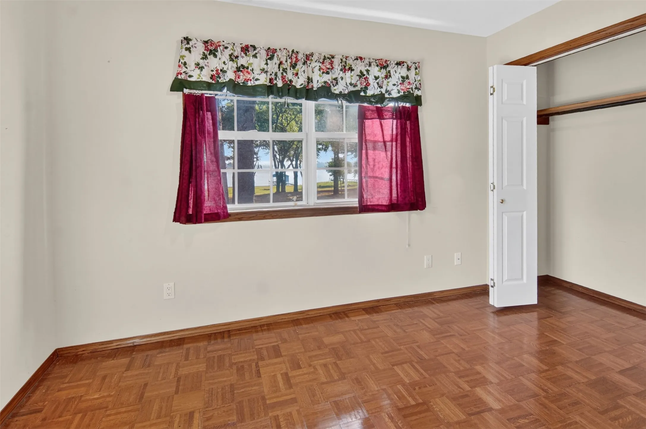 Single Family Residence For Sale in Rains County , 1189 RSCR 3325, Emory, Texas 75440, 3 Bedroom, 3 Bathroom, 2 Garage spaces, 1,532 Sqft, built in 1996, mls#21380763, Real Estate Agent in Emory, Homes For Sale in Rains county, Homes For Sale in Emory, Realtor in Emory Texas, Real Estate Brokerage Independent Realty Texas, Luminita Cordes Realtor