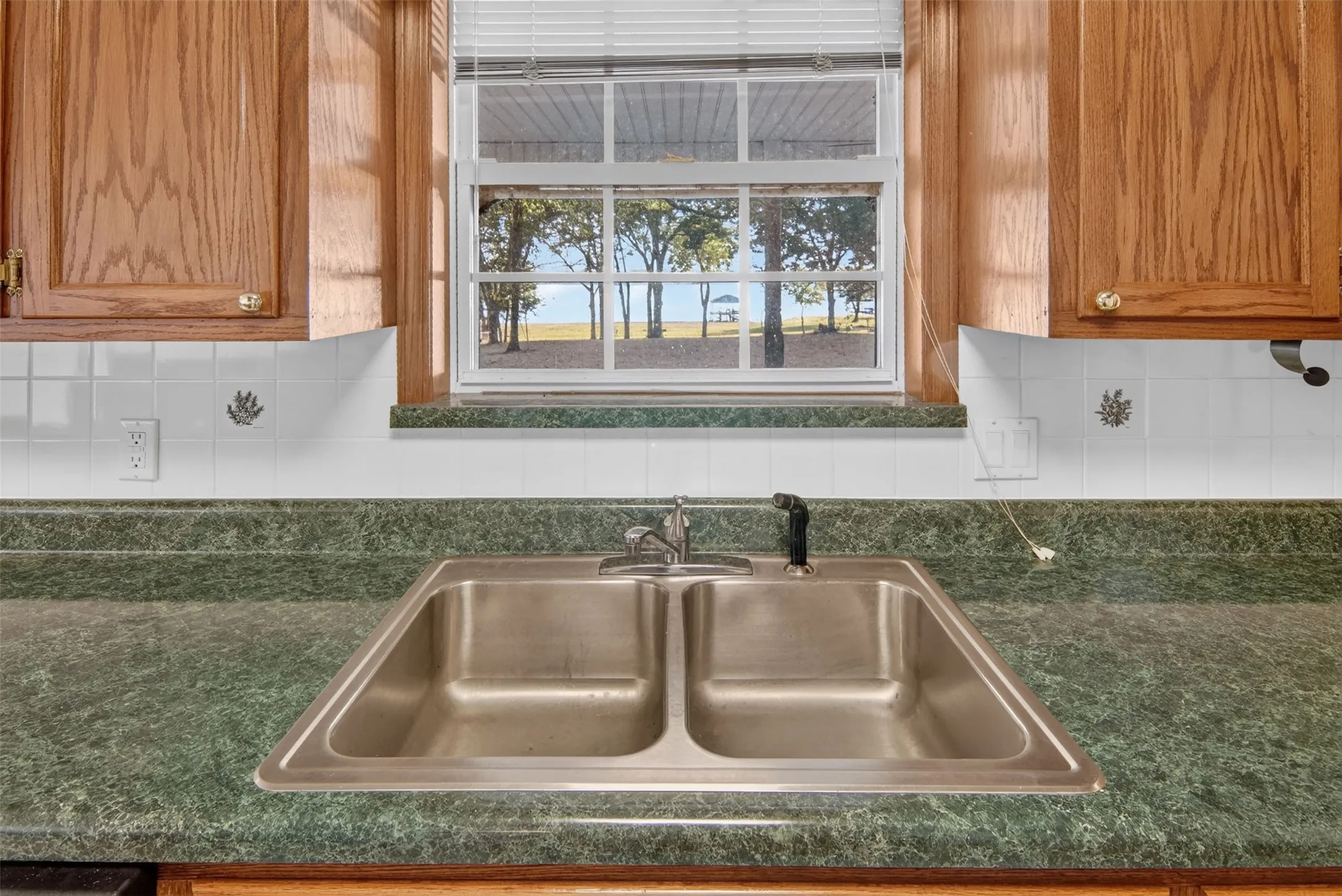 Single Family Residence For Sale in Rains County , 1189 RSCR 3325, Emory, Texas 75440, 3 Bedroom, 3 Bathroom, 2 Garage spaces, 1,532 Sqft, built in 1996, mls#21380763, Real Estate Agent in Emory, Homes For Sale in Rains county, Homes For Sale in Emory, Realtor in Emory Texas, Real Estate Brokerage Independent Realty Texas, Luminita Cordes Realtor