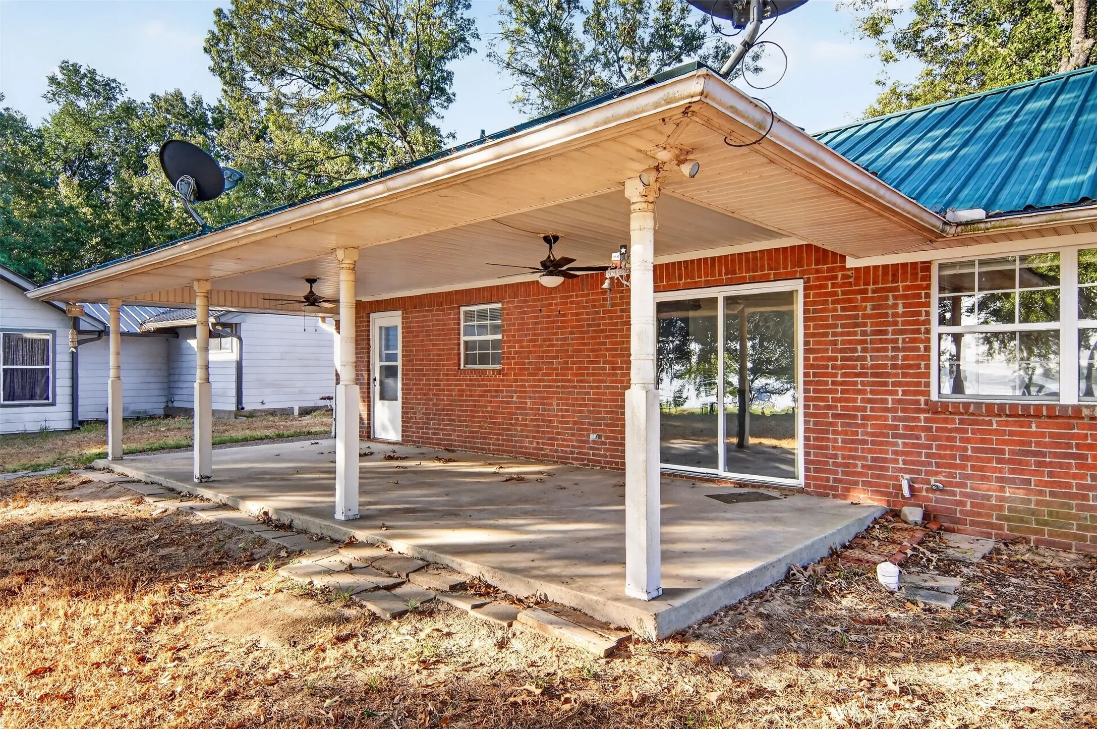 Single Family Residence For Sale in Rains County , 1189 RSCR 3325, Emory, Texas 75440, 3 Bedroom, 3 Bathroom, 2 Garage spaces, 1,532 Sqft, built in 1996, mls#21380763, Real Estate Agent in Emory, Homes For Sale in Rains county, Homes For Sale in Emory, Realtor in Emory Texas, Real Estate Brokerage Independent Realty Texas, Luminita Cordes Realtor