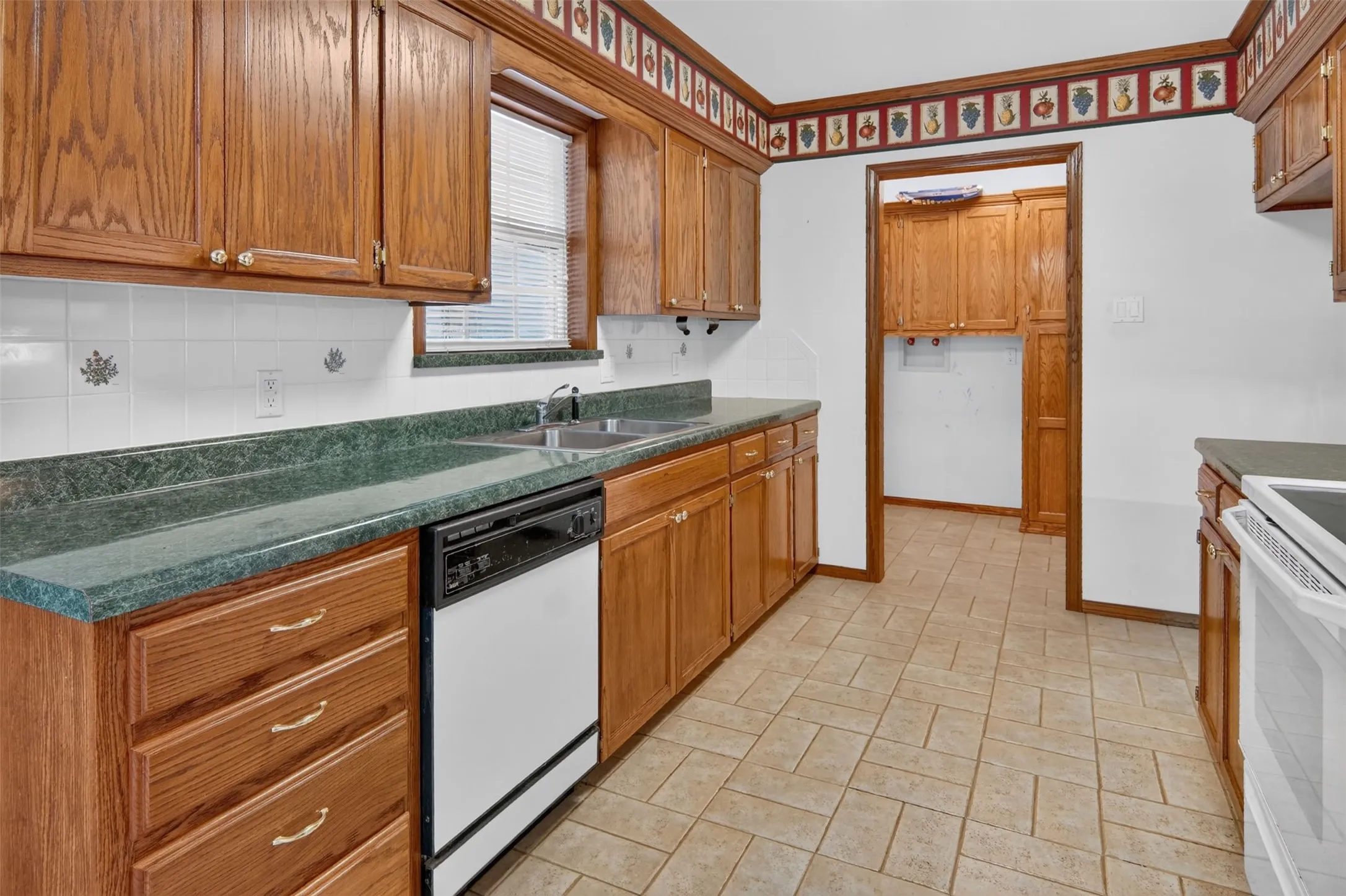 Single Family Residence For Sale in Rains County , 1189 RSCR 3325, Emory, Texas 75440, 3 Bedroom, 3 Bathroom, 2 Garage spaces, 1,532 Sqft, built in 1996, mls#21380763, Real Estate Agent in Emory, Homes For Sale in Rains county, Homes For Sale in Emory, Realtor in Emory Texas, Real Estate Brokerage Independent Realty Texas, Luminita Cordes Realtor