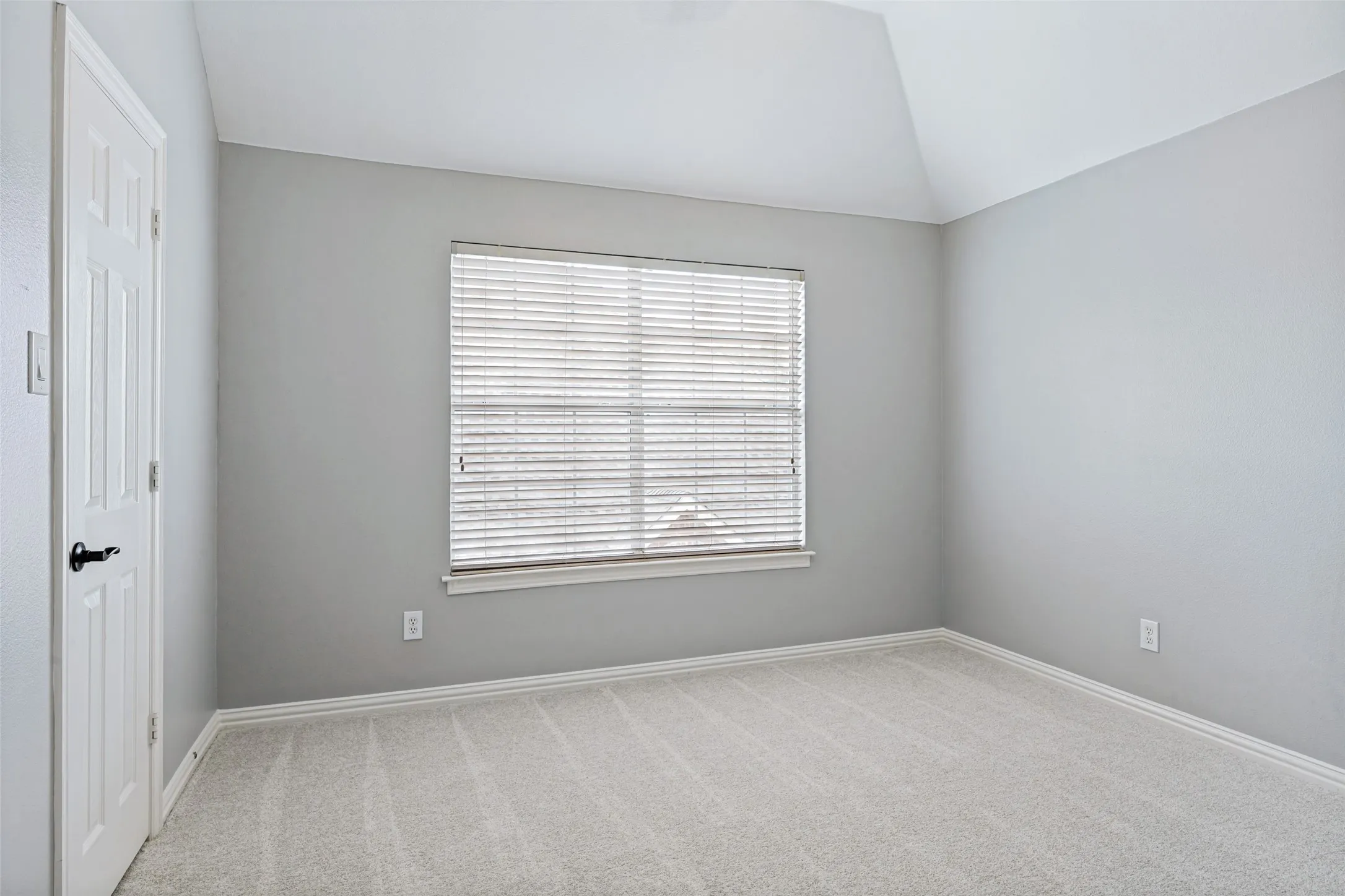 Single Family Residence For Sale in Denton County , 2521 Sir Tristram Lane, Lewisville, Texas 75056, 4 Bedroom, 5 Bathroom, 3 Garage spaces, 3,550 Sqft, built in 1998, mls#21380711, Real Estate Agent in Lewisville, Homes For Sale in Denton county, Homes For Sale in Lewisville, Realtor in Lewisville Texas, Real Estate Brokerage Independent Realty Texas, Luminita Cordes Realtor