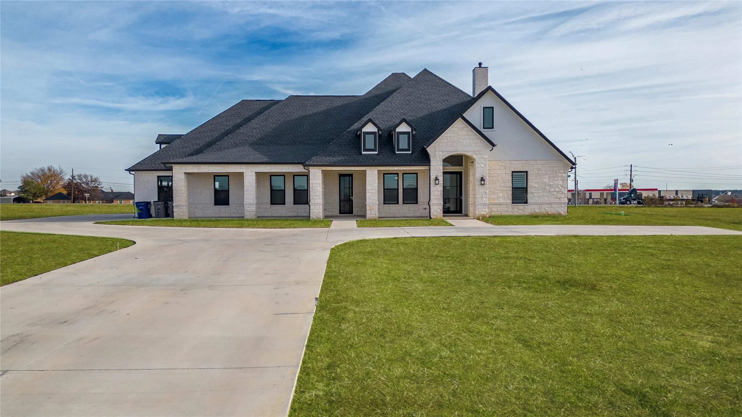 Single Family Residence For Sale in Rockwall County , 165 Ranch House Road, Rockwall, Texas 75032, 4 Bedroom, 4 Bathroom, 3 Garage spaces, 3,479 Sqft, built in 2021, mls#21374236, Real Estate Agent in Rockwall, Homes For Sale in Rockwall county, Homes For Sale in Rockwall, Realtor in Rockwall Texas, Real Estate Brokerage Independent Realty Texas, Luminita Cordes Realtor