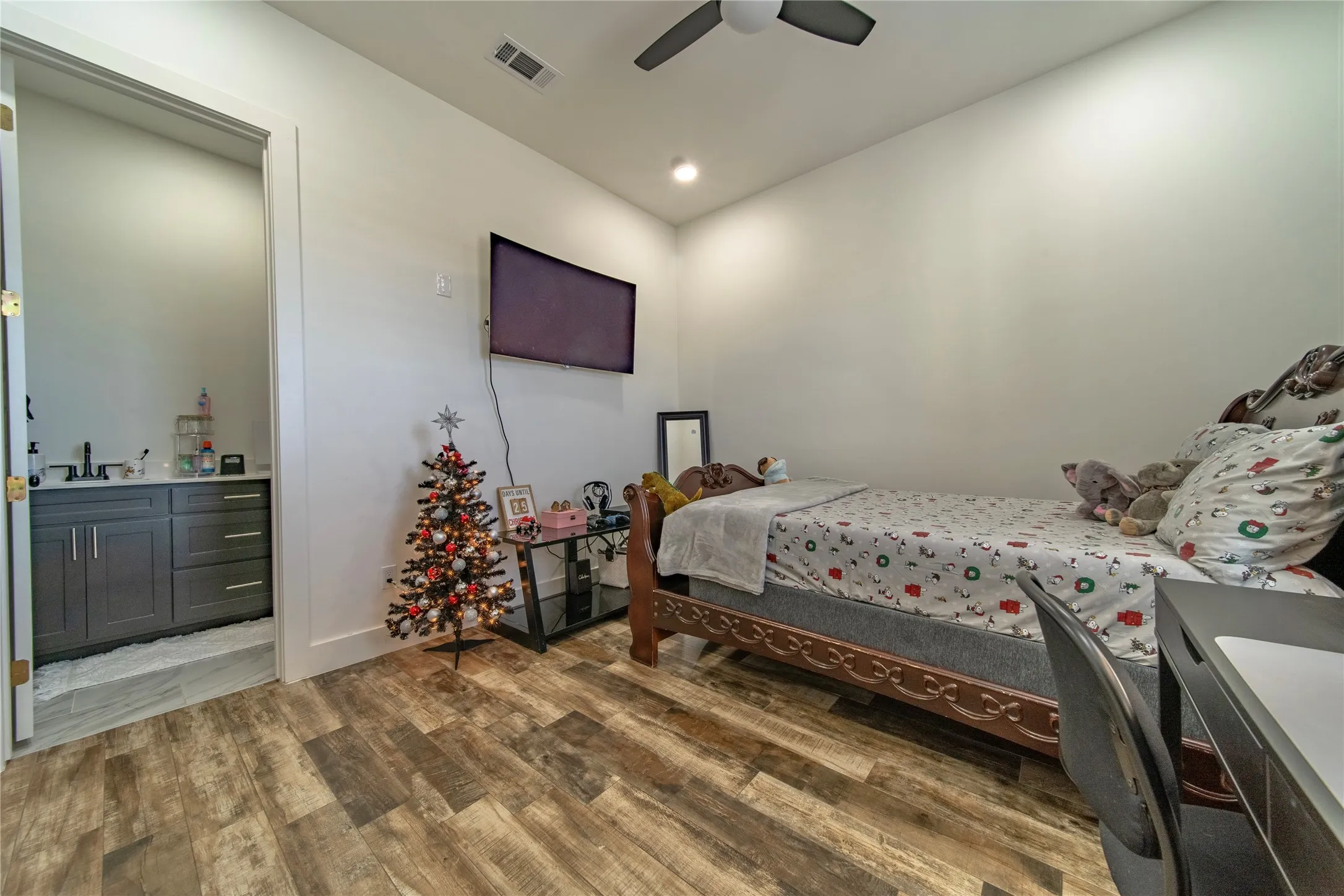 Single Family Residence For Sale in Rockwall County , 165 Ranch House Road, Rockwall, Texas 75032, 4 Bedroom, 4 Bathroom, 3 Garage spaces, 3,479 Sqft, built in 2021, mls#21374236, Real Estate Agent in Rockwall, Homes For Sale in Rockwall county, Homes For Sale in Rockwall, Realtor in Rockwall Texas, Real Estate Brokerage Independent Realty Texas, Luminita Cordes Realtor