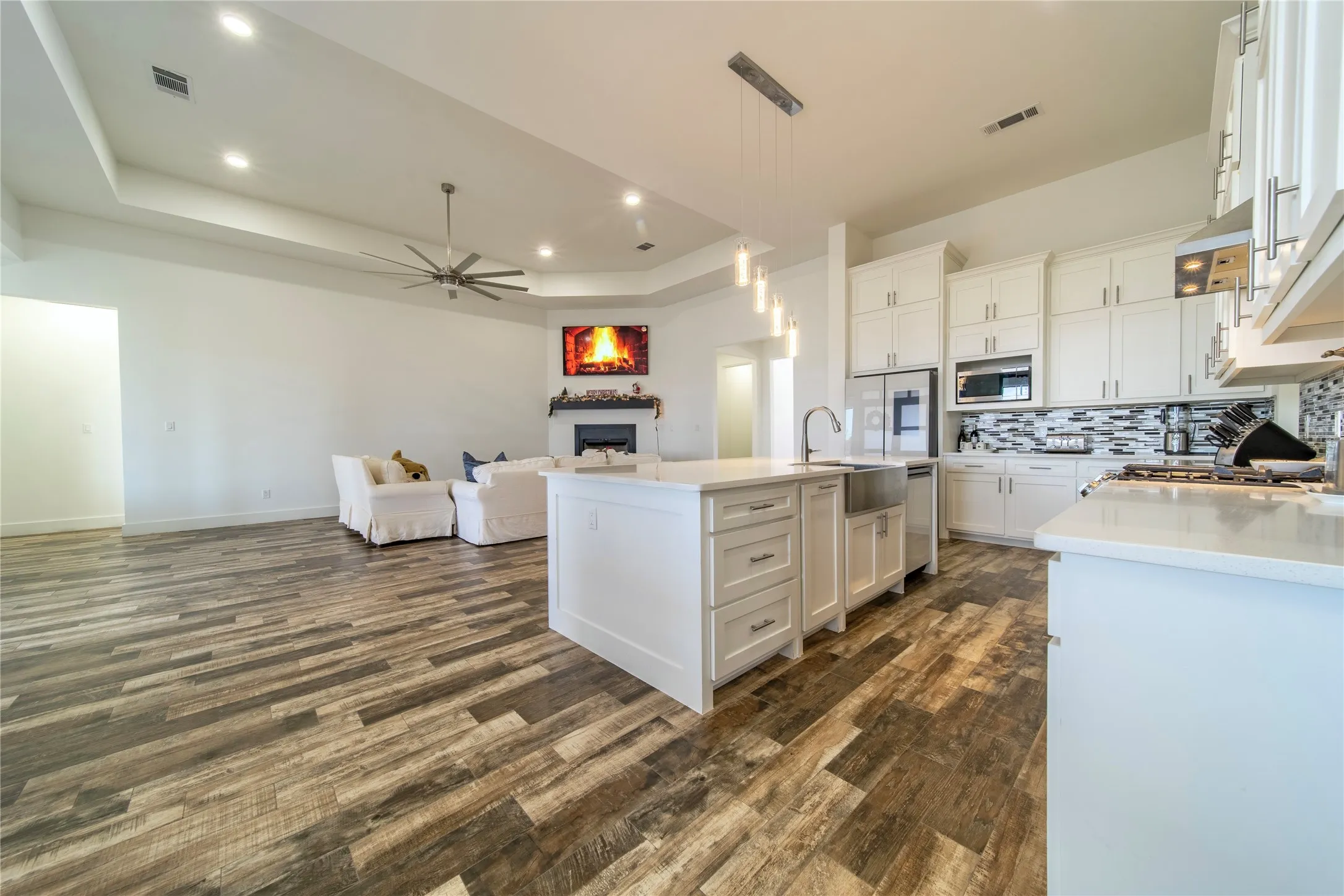 Single Family Residence For Sale in Rockwall County , 165 Ranch House Road, Rockwall, Texas 75032, 4 Bedroom, 4 Bathroom, 3 Garage spaces, 3,479 Sqft, built in 2021, mls#21374236, Real Estate Agent in Rockwall, Homes For Sale in Rockwall county, Homes For Sale in Rockwall, Realtor in Rockwall Texas, Real Estate Brokerage Independent Realty Texas, Luminita Cordes Realtor