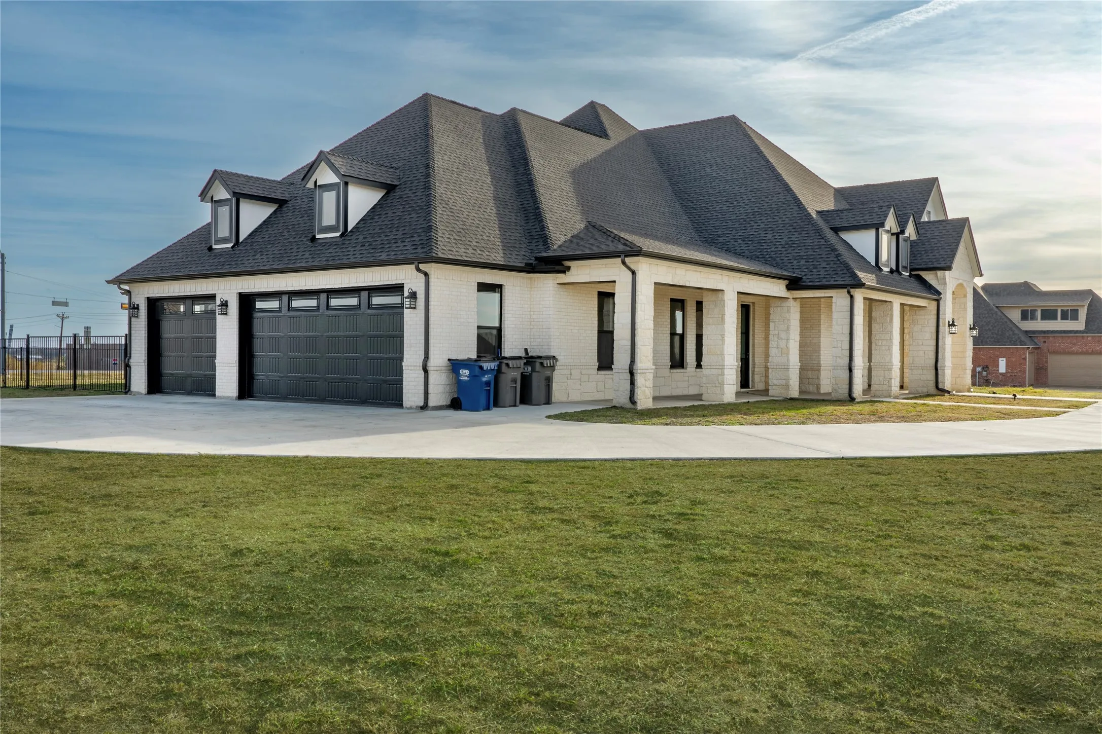 Single Family Residence For Sale in Rockwall County , 165 Ranch House Road, Rockwall, Texas 75032, 4 Bedroom, 4 Bathroom, 3 Garage spaces, 3,479 Sqft, built in 2021, mls#21374236, Real Estate Agent in Rockwall, Homes For Sale in Rockwall county, Homes For Sale in Rockwall, Realtor in Rockwall Texas, Real Estate Brokerage Independent Realty Texas, Luminita Cordes Realtor