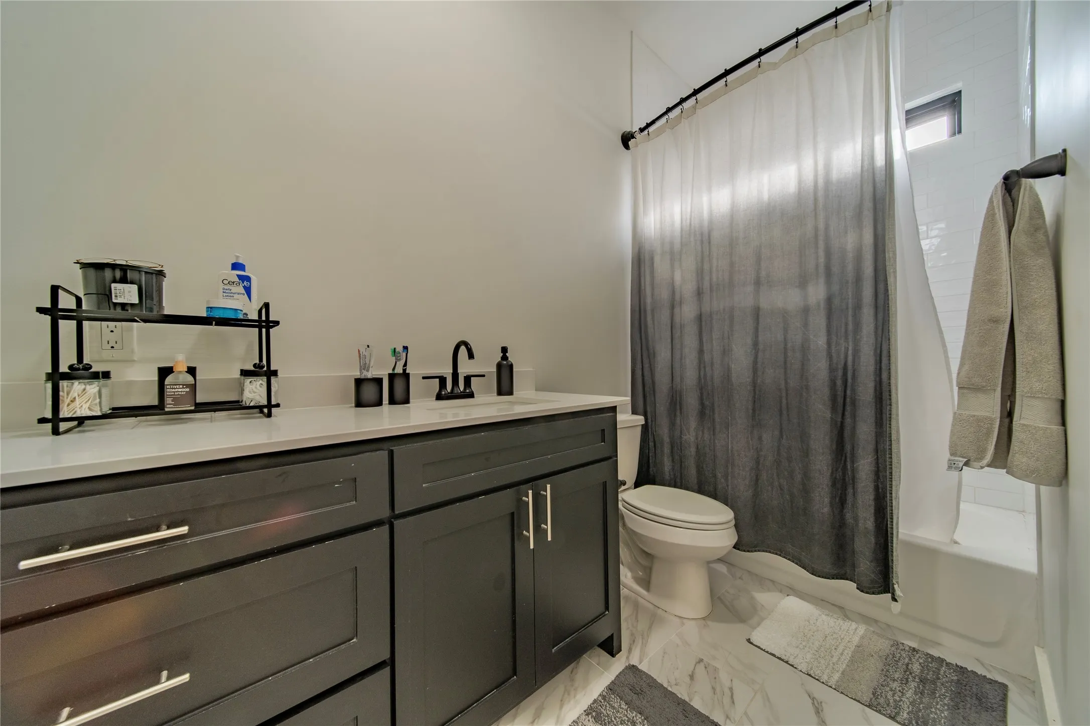 Single Family Residence For Sale in Rockwall County , 165 Ranch House Road, Rockwall, Texas 75032, 4 Bedroom, 4 Bathroom, 3 Garage spaces, 3,479 Sqft, built in 2021, mls#21374236, Real Estate Agent in Rockwall, Homes For Sale in Rockwall county, Homes For Sale in Rockwall, Realtor in Rockwall Texas, Real Estate Brokerage Independent Realty Texas, Luminita Cordes Realtor