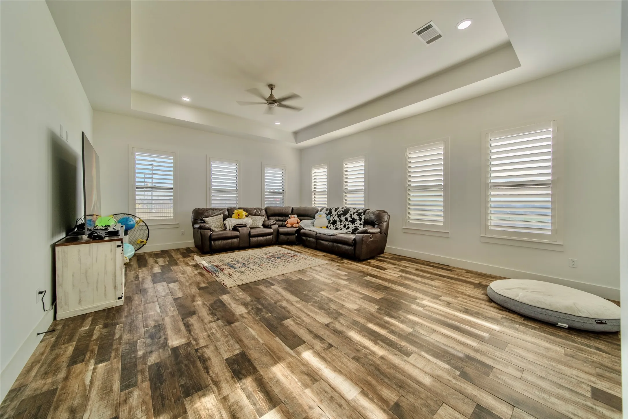 Single Family Residence For Sale in Rockwall County , 165 Ranch House Road, Rockwall, Texas 75032, 4 Bedroom, 4 Bathroom, 3 Garage spaces, 3,479 Sqft, built in 2021, mls#21374236, Real Estate Agent in Rockwall, Homes For Sale in Rockwall county, Homes For Sale in Rockwall, Realtor in Rockwall Texas, Real Estate Brokerage Independent Realty Texas, Luminita Cordes Realtor