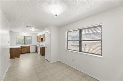 Single Family Residence For Rent in Tarrant County , 2205 Foxcroft Lane, Arlington, Texas 76014, 3 Bedroom, 2 Bathroom, 2 Garage spaces, 1,706 Sqft, built in 1980, mls#21380779, Real Estate Agent in Arlington, Homes For Rent in Tarrant county, Homes For Rent in Arlington, Realtor in Arlington Texas, Real Estate Brokerage Independent Realty Texas, Luminita Cordes Realtor