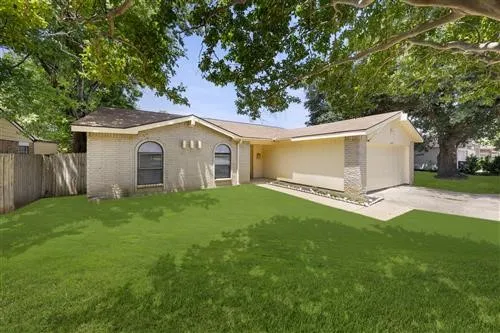 Single Family Residence For Rent in Tarrant County , 2205 Foxcroft Lane, Arlington, Texas 76014, 3 Bedroom, 2 Bathroom, 2 Garage spaces, 1,706 Sqft, built in 1980, mls#21380779, Real Estate Agent in Arlington, Homes For Rent in Tarrant county, Homes For Rent in Arlington, Realtor in Arlington Texas, Real Estate Brokerage Independent Realty Texas, Luminita Cordes Realtor
