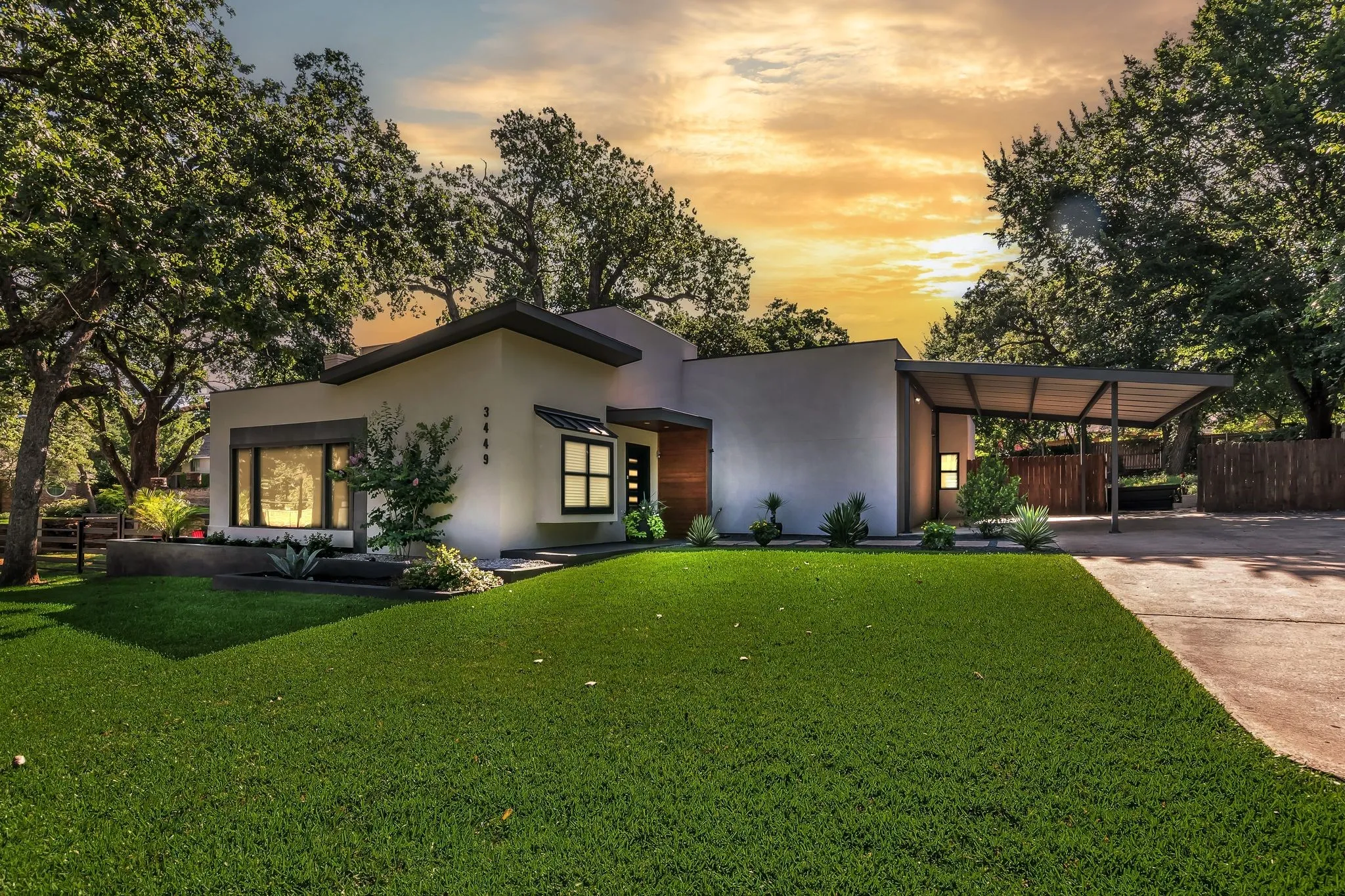 Single Family Residence For Sale in Tarrant County , 3449 WT PARR Road W, Grapevine, Texas 76051, 4 Bedroom, 3 Bathroom, Garage spaces, 2,732 Sqft, built in 1970, mls#21380773, Real Estate Agent in Grapevine, Homes For Sale in Tarrant county, Homes For Sale in Grapevine, Realtor in Grapevine Texas, Real Estate Brokerage Independent Realty Texas, Luminita Cordes Realtor