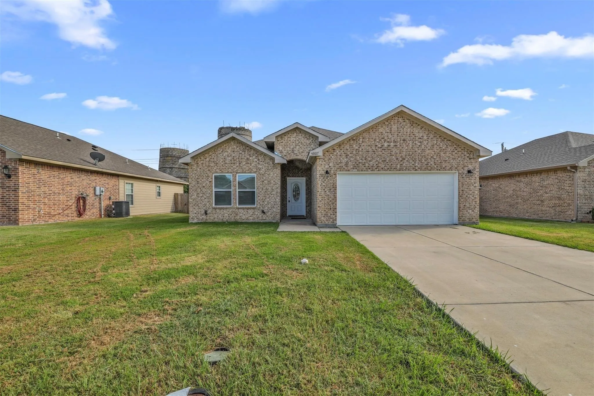 Single Family Residence For Rent in Hunt County , 4807 Henry Street, Greenville, Texas 75401, 3 Bedroom, 2 Bathroom, 2 Garage spaces, 1,559 Sqft, built in 2017, mls#21380780, Real Estate Agent in Greenville, Homes For Rent in Hunt county, Homes For Rent in Greenville, Realtor in Greenville Texas, Real Estate Brokerage Independent Realty Texas, Luminita Cordes Realtor