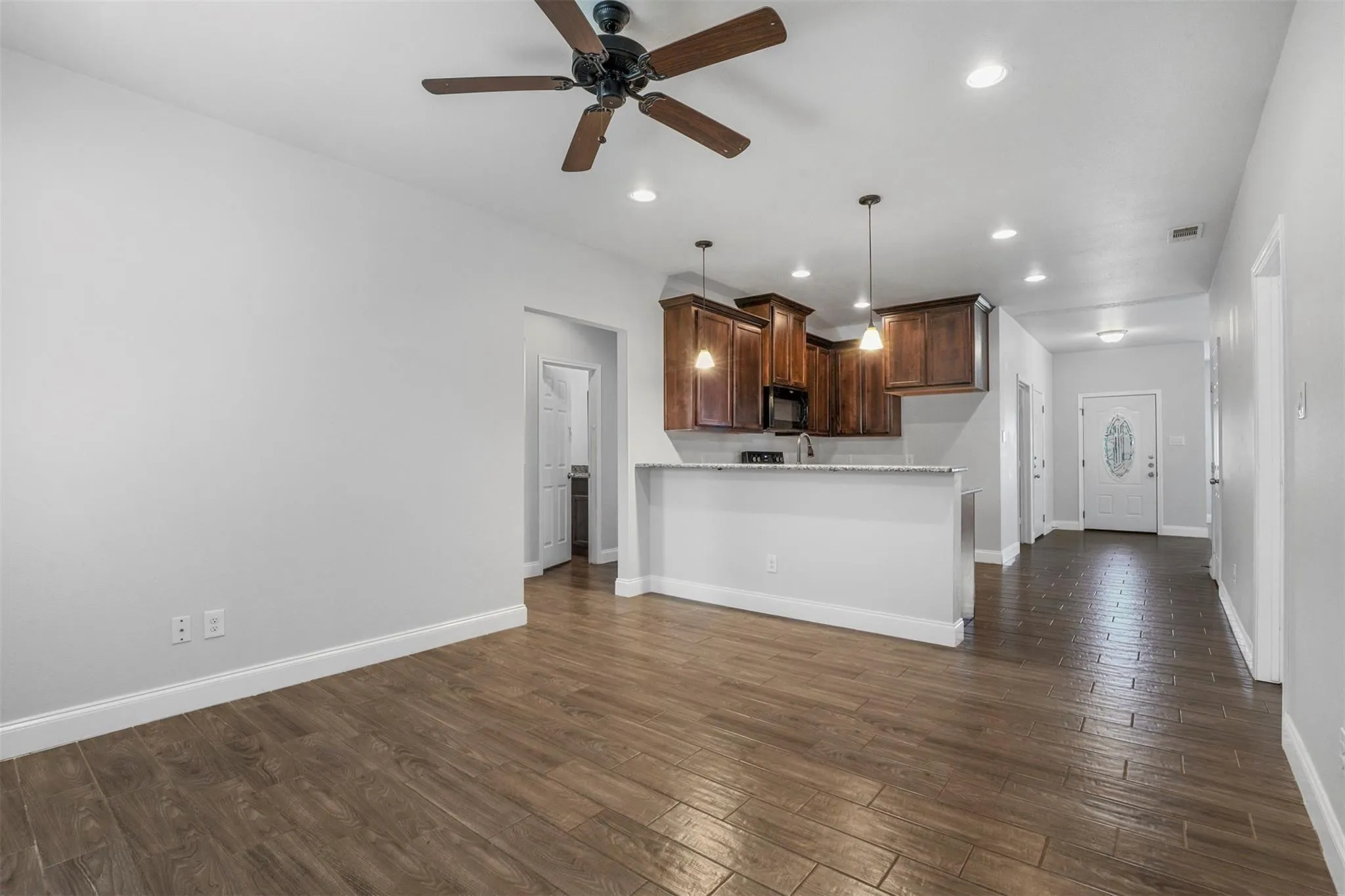 Single Family Residence For Rent in Hunt County , 4807 Henry Street, Greenville, Texas 75401, 3 Bedroom, 2 Bathroom, 2 Garage spaces, 1,559 Sqft, built in 2017, mls#21380780, Real Estate Agent in Greenville, Homes For Rent in Hunt county, Homes For Rent in Greenville, Realtor in Greenville Texas, Real Estate Brokerage Independent Realty Texas, Luminita Cordes Realtor