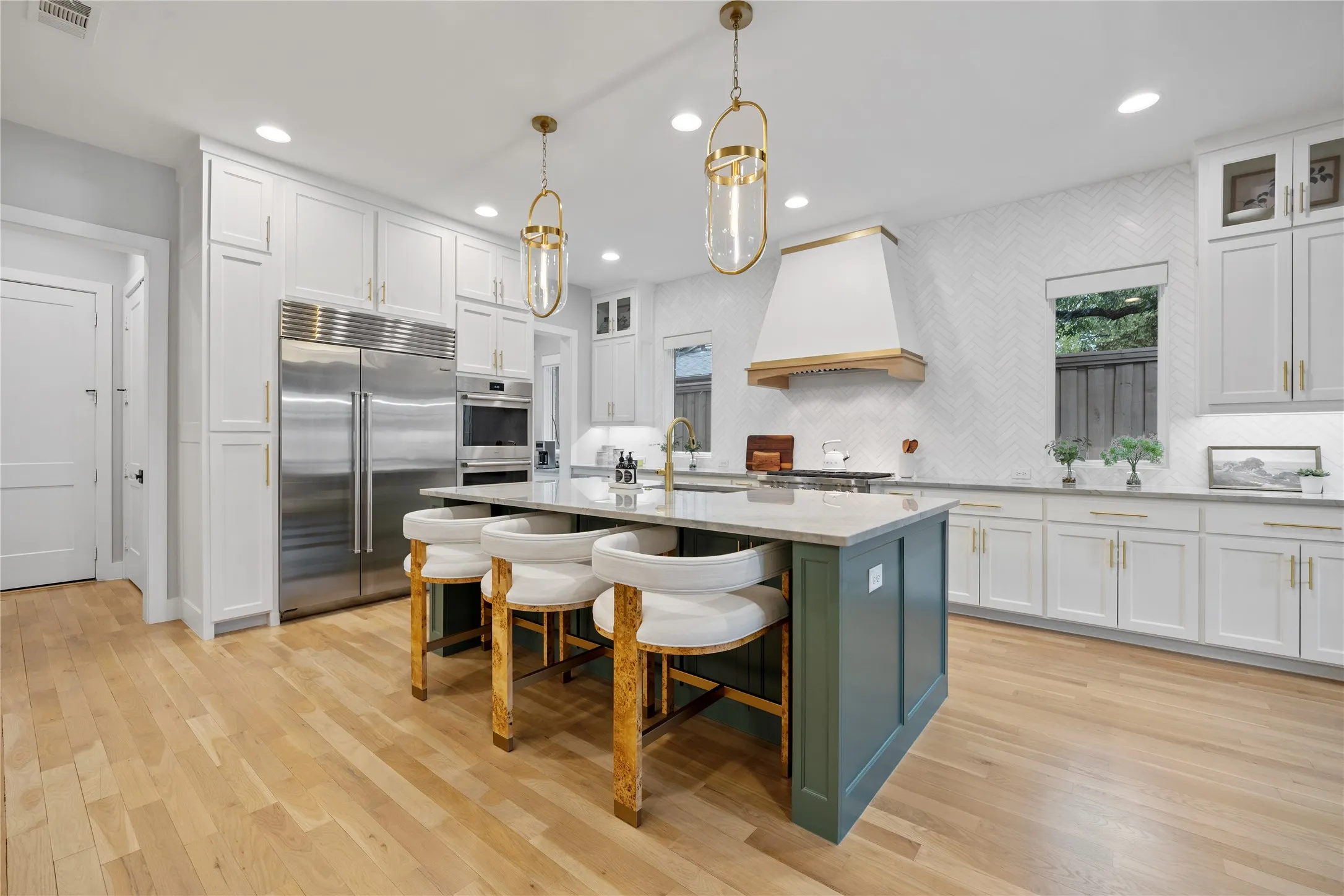 Single Family Residence For Sale in Dallas County , 6716 Oriole Drive, Dallas, Texas 75209, 4 Bedroom, 5 Bathroom, 2 Garage spaces, 4,718 Sqft, built in 2020, mls#21376641, Real Estate Agent in Dallas, Homes For Sale in Dallas county, Homes For Sale in Dallas, Realtor in Dallas Texas, Real Estate Brokerage Independent Realty Texas, Luminita Cordes Realtor