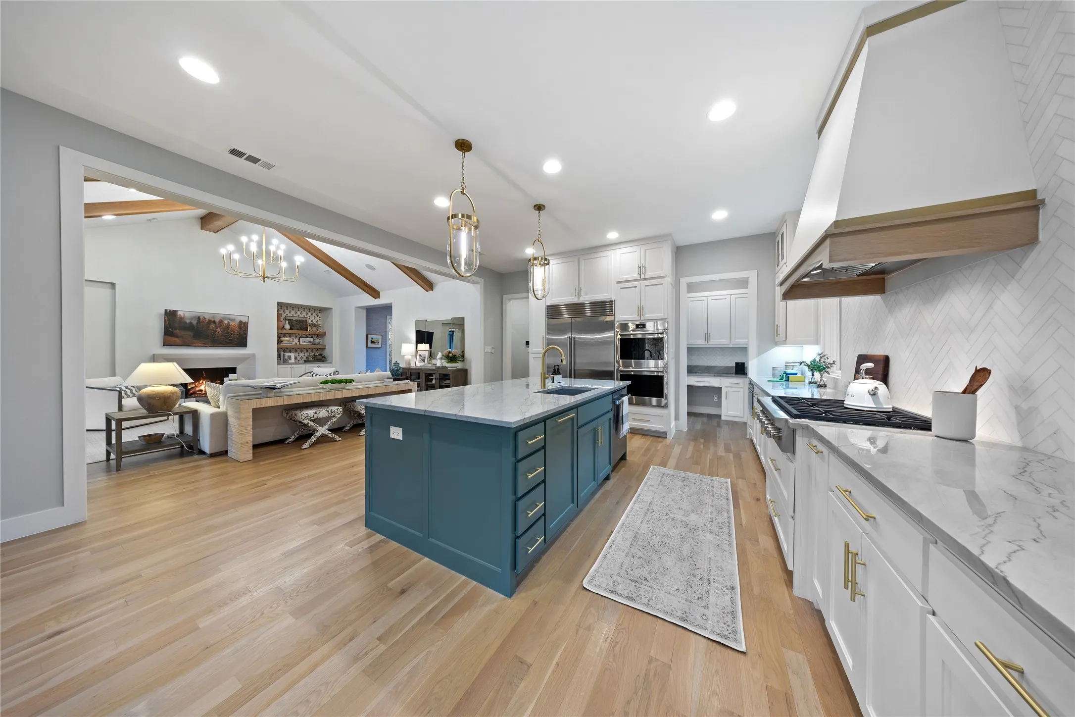 Single Family Residence For Sale in Dallas County , 6716 Oriole Drive, Dallas, Texas 75209, 4 Bedroom, 5 Bathroom, 2 Garage spaces, 4,718 Sqft, built in 2020, mls#21376641, Real Estate Agent in Dallas, Homes For Sale in Dallas county, Homes For Sale in Dallas, Realtor in Dallas Texas, Real Estate Brokerage Independent Realty Texas, Luminita Cordes Realtor