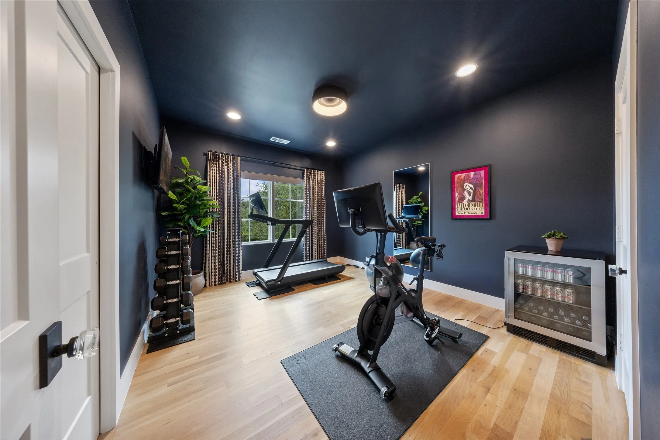 Single Family Residence For Sale in Dallas County , 6716 Oriole Drive, Dallas, Texas 75209, 4 Bedroom, 5 Bathroom, 2 Garage spaces, 4,718 Sqft, built in 2020, mls#21376641, Real Estate Agent in Dallas, Homes For Sale in Dallas county, Homes For Sale in Dallas, Realtor in Dallas Texas, Real Estate Brokerage Independent Realty Texas, Luminita Cordes Realtor