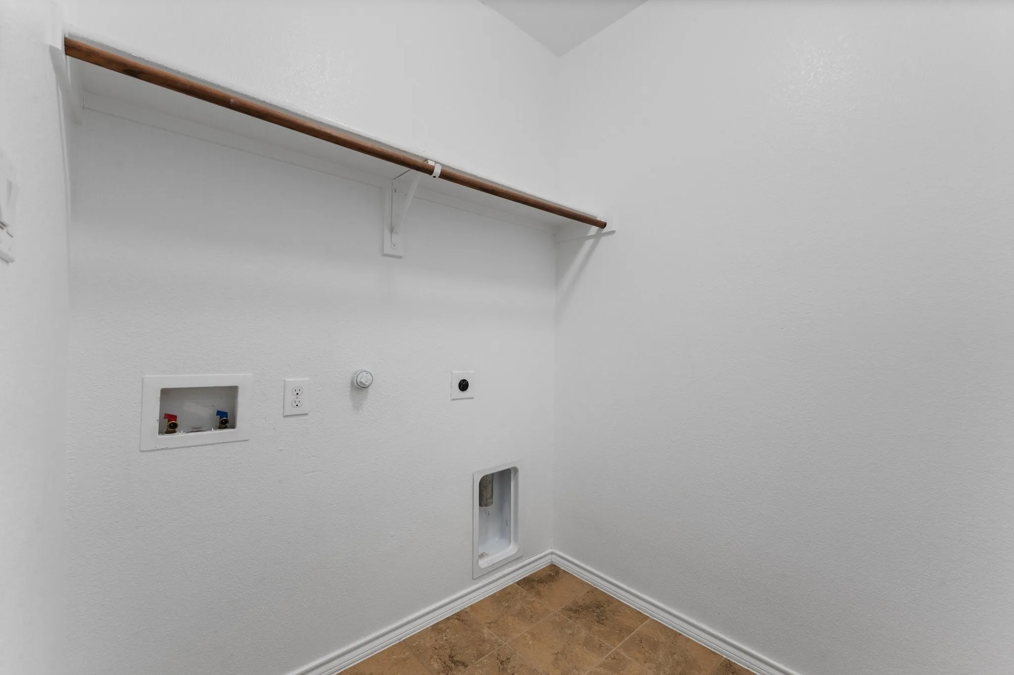 Single Family Residence For Sale in Tarrant County , 1105 Sierra Blanca Drive, Fort Worth, Texas 76028, 4 Bedroom, 2 Bathroom, 2 Garage spaces, 1,560 Sqft, built in 2015, mls#21374012, Real Estate Agent in Fort Worth, Homes For Sale in Tarrant county, Homes For Sale in Fort Worth, Realtor in Fort Worth Texas, Real Estate Brokerage Independent Realty Texas, Luminita Cordes Realtor