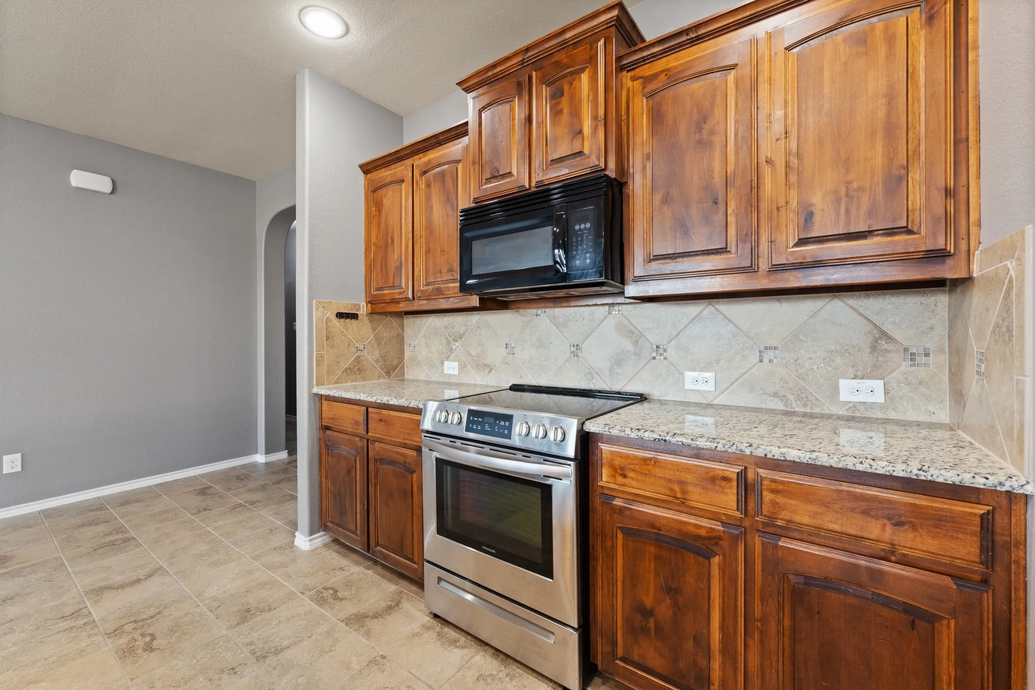 Single Family Residence For Sale in Tarrant County , 1105 Sierra Blanca Drive, Fort Worth, Texas 76028, 4 Bedroom, 2 Bathroom, 2 Garage spaces, 1,560 Sqft, built in 2015, mls#21374012, Real Estate Agent in Fort Worth, Homes For Sale in Tarrant county, Homes For Sale in Fort Worth, Realtor in Fort Worth Texas, Real Estate Brokerage Independent Realty Texas, Luminita Cordes Realtor