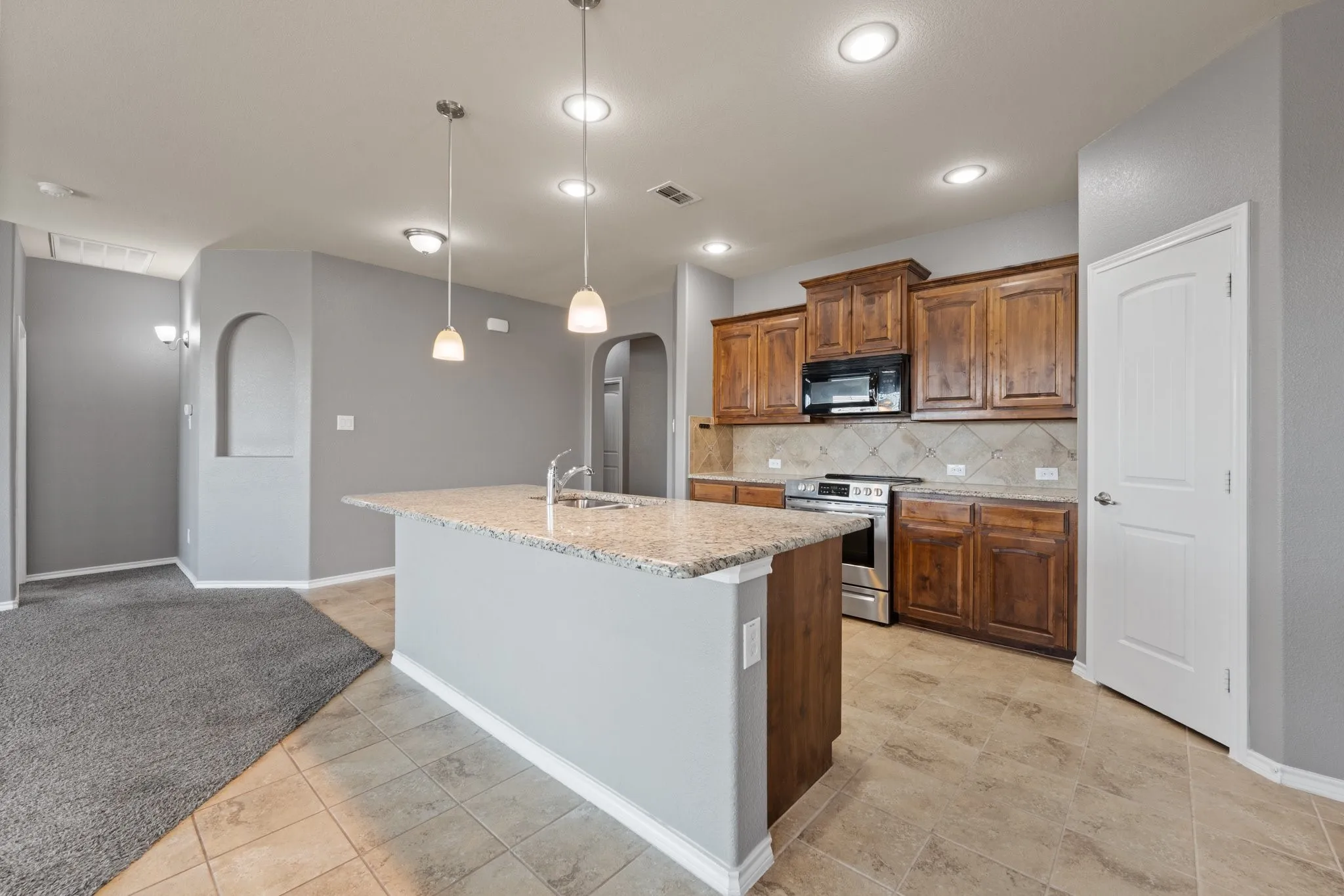 Single Family Residence For Sale in Tarrant County , 1105 Sierra Blanca Drive, Fort Worth, Texas 76028, 4 Bedroom, 2 Bathroom, 2 Garage spaces, 1,560 Sqft, built in 2015, mls#21374012, Real Estate Agent in Fort Worth, Homes For Sale in Tarrant county, Homes For Sale in Fort Worth, Realtor in Fort Worth Texas, Real Estate Brokerage Independent Realty Texas, Luminita Cordes Realtor