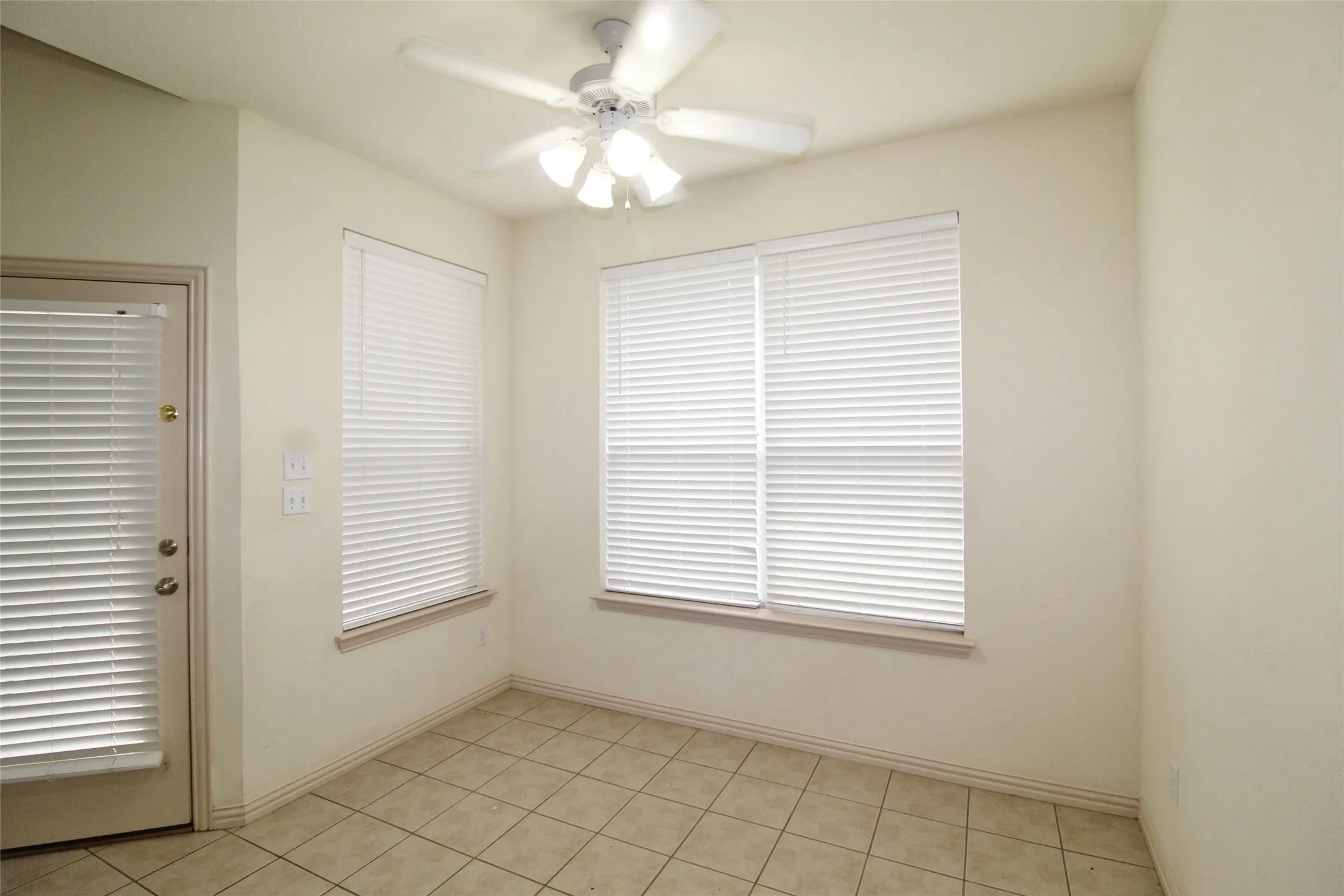 Single Family Residence For Rent in Ellis County , 6218 Bentwood Drive, Midlothian, Texas 76065, 4 Bedroom, 2 Bathroom, 2 Garage spaces, 1,860 Sqft, built in 2002, mls#21380790, Real Estate Agent in Midlothian, Homes For Rent in Ellis county, Homes For Rent in Midlothian, Realtor in Midlothian Texas, Real Estate Brokerage Independent Realty Texas, Luminita Cordes Realtor