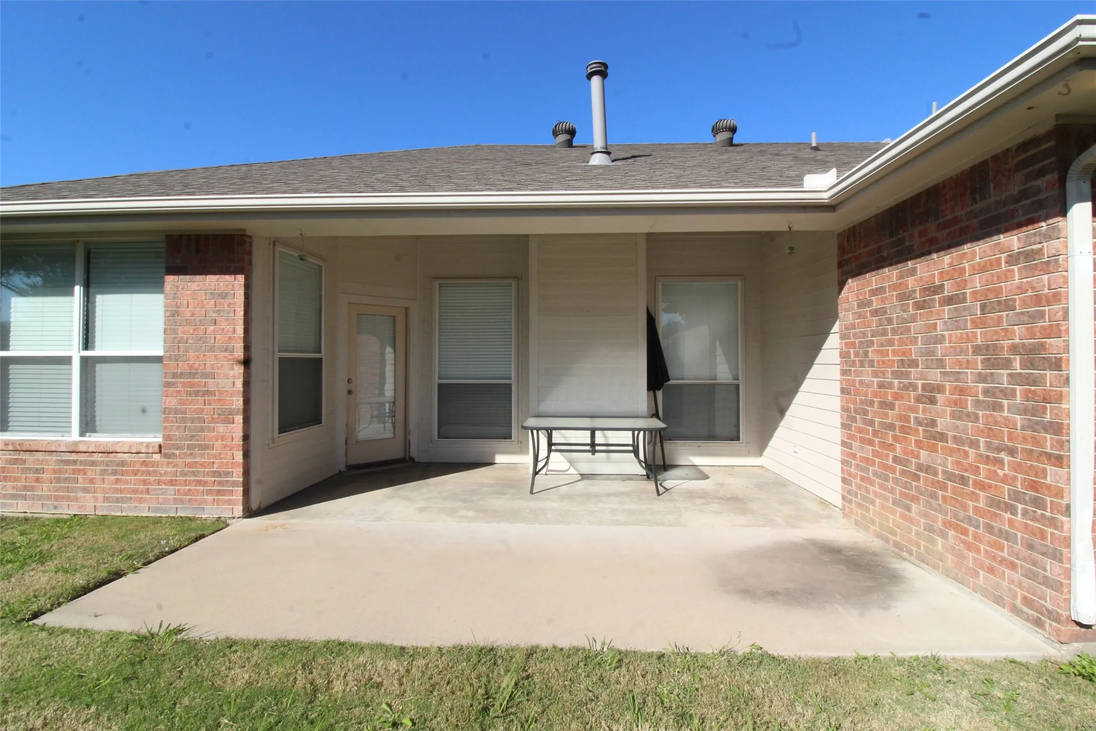 Single Family Residence For Rent in Ellis County , 6218 Bentwood Drive, Midlothian, Texas 76065, 4 Bedroom, 2 Bathroom, 2 Garage spaces, 1,860 Sqft, built in 2002, mls#21380790, Real Estate Agent in Midlothian, Homes For Rent in Ellis county, Homes For Rent in Midlothian, Realtor in Midlothian Texas, Real Estate Brokerage Independent Realty Texas, Luminita Cordes Realtor