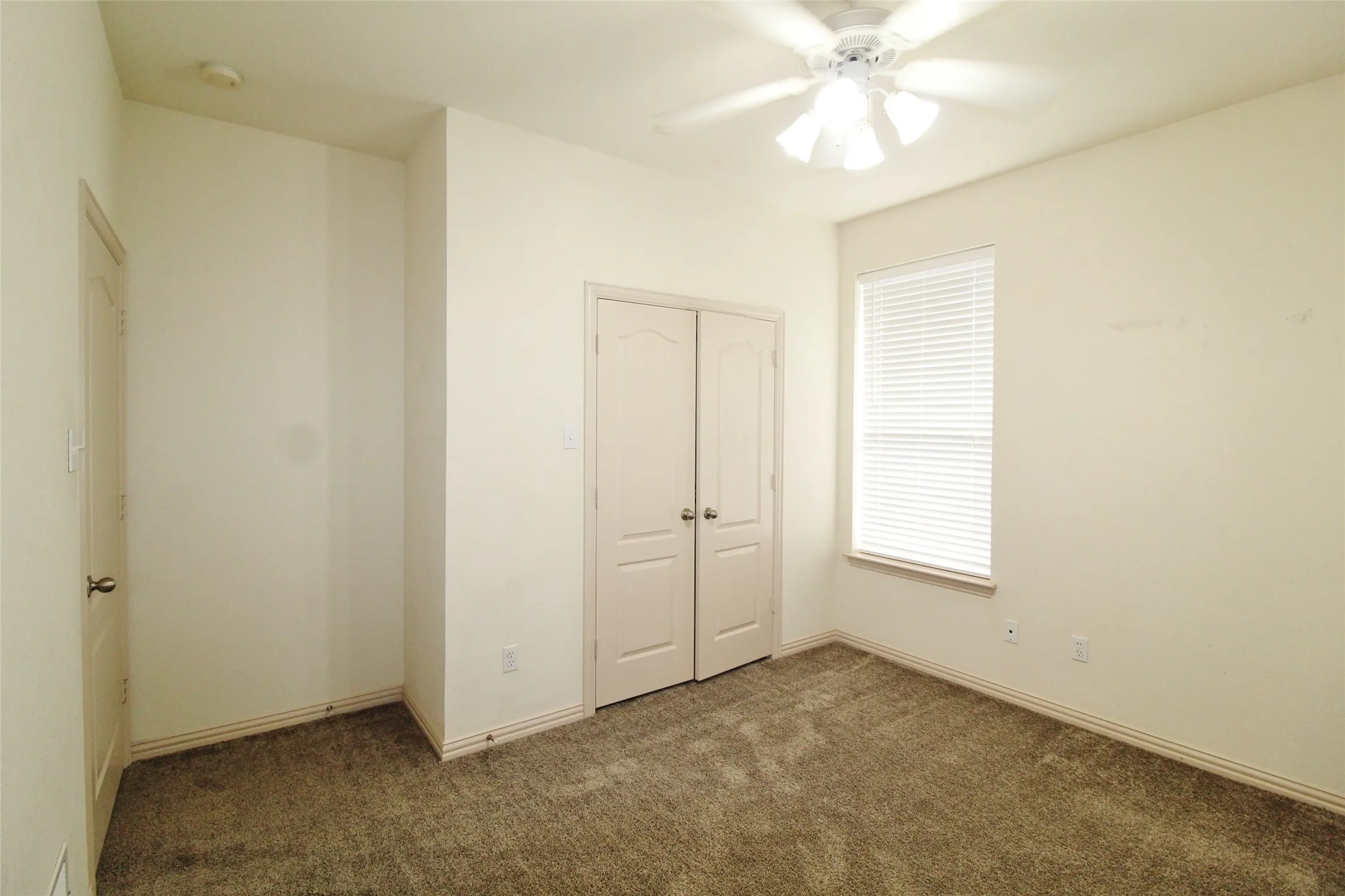 Single Family Residence For Rent in Ellis County , 6218 Bentwood Drive, Midlothian, Texas 76065, 4 Bedroom, 2 Bathroom, 2 Garage spaces, 1,860 Sqft, built in 2002, mls#21380790, Real Estate Agent in Midlothian, Homes For Rent in Ellis county, Homes For Rent in Midlothian, Realtor in Midlothian Texas, Real Estate Brokerage Independent Realty Texas, Luminita Cordes Realtor