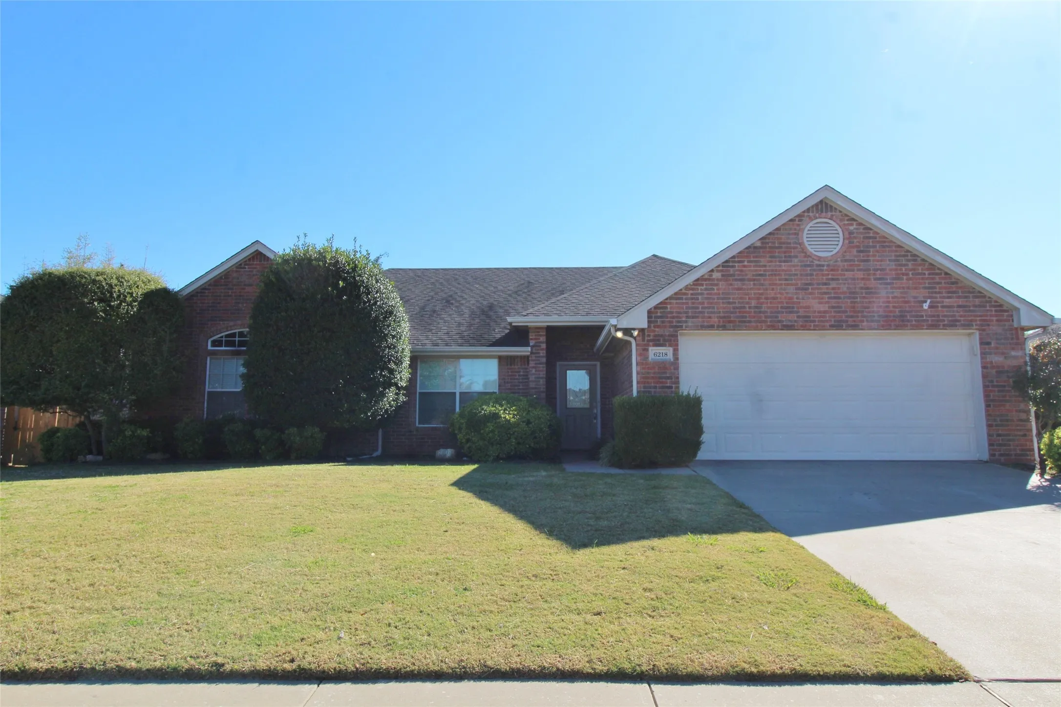 Single Family Residence For Rent in Ellis County , 6218 Bentwood Drive, Midlothian, Texas 76065, 4 Bedroom, 2 Bathroom, 2 Garage spaces, 1,860 Sqft, built in 2002, mls#21380790, Real Estate Agent in Midlothian, Homes For Rent in Ellis county, Homes For Rent in Midlothian, Realtor in Midlothian Texas, Real Estate Brokerage Independent Realty Texas, Luminita Cordes Realtor