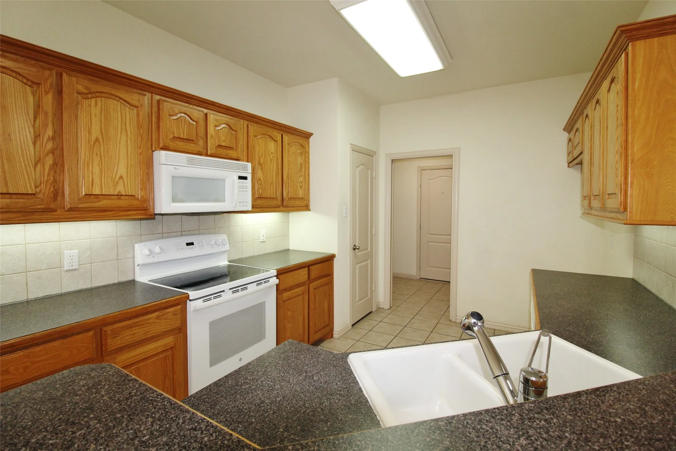 Single Family Residence For Rent in Ellis County , 6218 Bentwood Drive, Midlothian, Texas 76065, 4 Bedroom, 2 Bathroom, 2 Garage spaces, 1,860 Sqft, built in 2002, mls#21380790, Real Estate Agent in Midlothian, Homes For Rent in Ellis county, Homes For Rent in Midlothian, Realtor in Midlothian Texas, Real Estate Brokerage Independent Realty Texas, Luminita Cordes Realtor