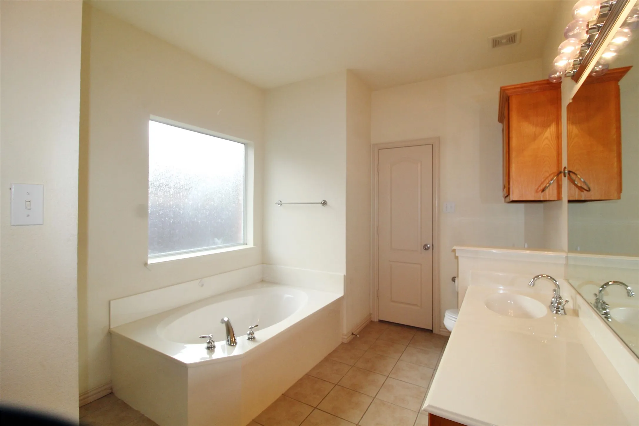 Single Family Residence For Rent in Ellis County , 6218 Bentwood Drive, Midlothian, Texas 76065, 4 Bedroom, 2 Bathroom, 2 Garage spaces, 1,860 Sqft, built in 2002, mls#21380790, Real Estate Agent in Midlothian, Homes For Rent in Ellis county, Homes For Rent in Midlothian, Realtor in Midlothian Texas, Real Estate Brokerage Independent Realty Texas, Luminita Cordes Realtor