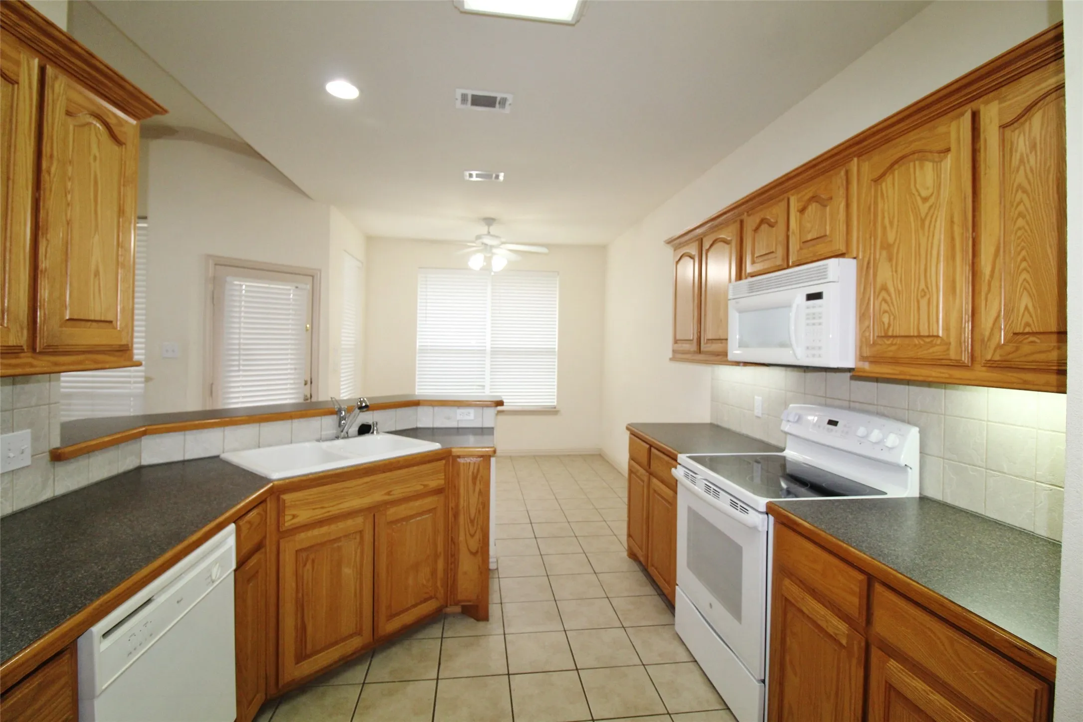 Single Family Residence For Rent in Ellis County , 6218 Bentwood Drive, Midlothian, Texas 76065, 4 Bedroom, 2 Bathroom, 2 Garage spaces, 1,860 Sqft, built in 2002, mls#21380790, Real Estate Agent in Midlothian, Homes For Rent in Ellis county, Homes For Rent in Midlothian, Realtor in Midlothian Texas, Real Estate Brokerage Independent Realty Texas, Luminita Cordes Realtor