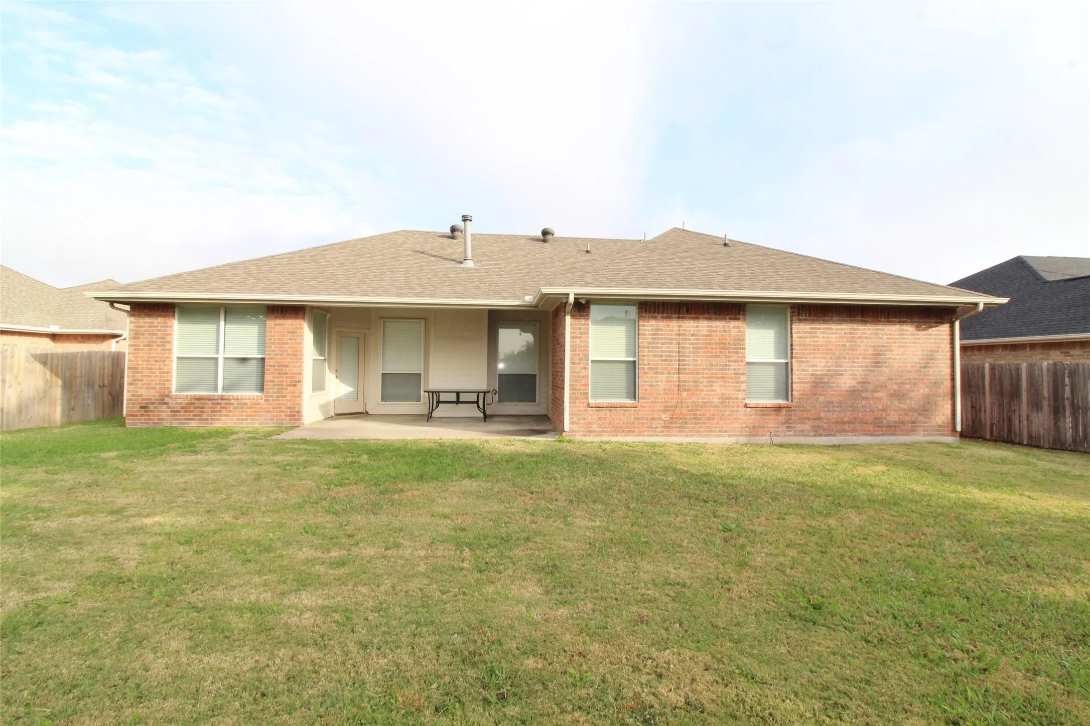 Single Family Residence For Rent in Ellis County , 6218 Bentwood Drive, Midlothian, Texas 76065, 4 Bedroom, 2 Bathroom, 2 Garage spaces, 1,860 Sqft, built in 2002, mls#21380790, Real Estate Agent in Midlothian, Homes For Rent in Ellis county, Homes For Rent in Midlothian, Realtor in Midlothian Texas, Real Estate Brokerage Independent Realty Texas, Luminita Cordes Realtor