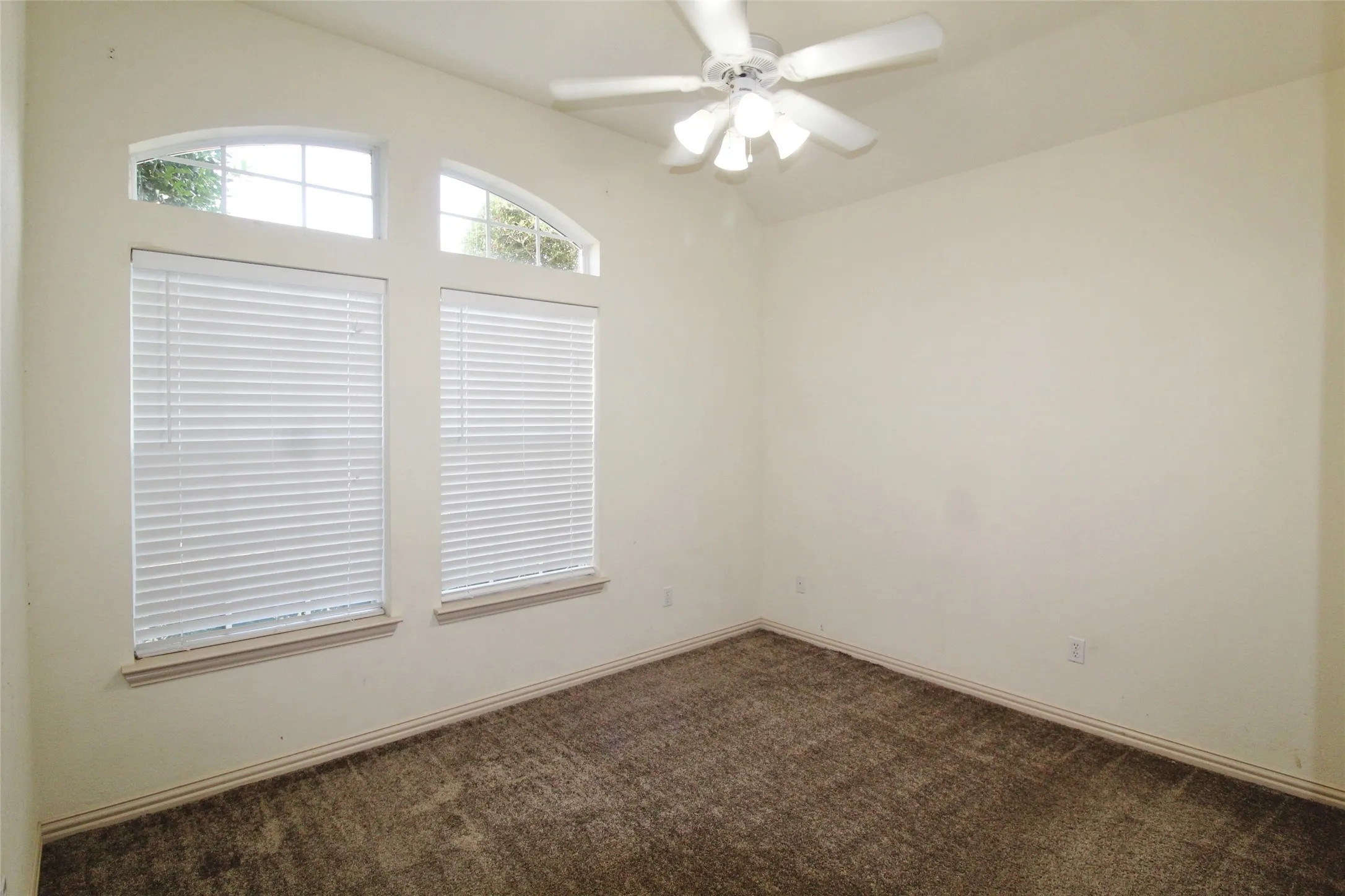 Single Family Residence For Rent in Ellis County , 6218 Bentwood Drive, Midlothian, Texas 76065, 4 Bedroom, 2 Bathroom, 2 Garage spaces, 1,860 Sqft, built in 2002, mls#21380790, Real Estate Agent in Midlothian, Homes For Rent in Ellis county, Homes For Rent in Midlothian, Realtor in Midlothian Texas, Real Estate Brokerage Independent Realty Texas, Luminita Cordes Realtor