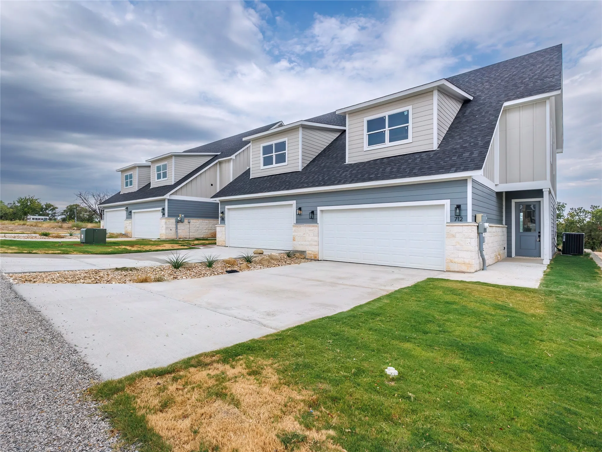 Single Family Residence For Sale in Hamilton County , 712 N Sycamore, Hico, Texas 76457, 3 Bedroom, 3 Bathroom, 2 Garage spaces, 1,608 Sqft, built in 2025, mls#21380791, Real Estate Agent in Hico, Homes For Sale in Hamilton county, Homes For Sale in Hico, Realtor in Hico Texas, Real Estate Brokerage Independent Realty Texas, Luminita Cordes Realtor
