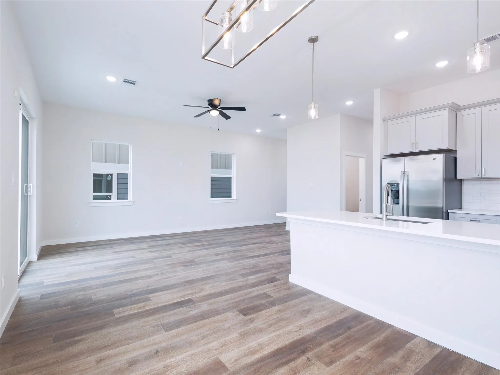 Single Family Residence For Sale in Hamilton County , 712 N Sycamore, Hico, Texas 76457, 3 Bedroom, 3 Bathroom, 2 Garage spaces, 1,608 Sqft, built in 2025, mls#21380791, Real Estate Agent in Hico, Homes For Sale in Hamilton county, Homes For Sale in Hico, Realtor in Hico Texas, Real Estate Brokerage Independent Realty Texas, Luminita Cordes Realtor