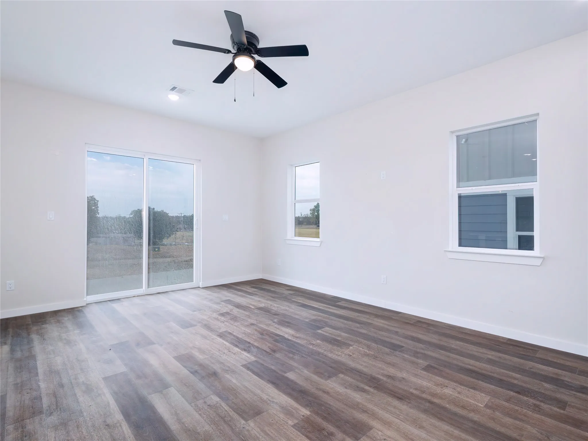 Single Family Residence For Sale in Hamilton County , 712 N Sycamore, Hico, Texas 76457, 3 Bedroom, 3 Bathroom, 2 Garage spaces, 1,608 Sqft, built in 2025, mls#21380791, Real Estate Agent in Hico, Homes For Sale in Hamilton county, Homes For Sale in Hico, Realtor in Hico Texas, Real Estate Brokerage Independent Realty Texas, Luminita Cordes Realtor