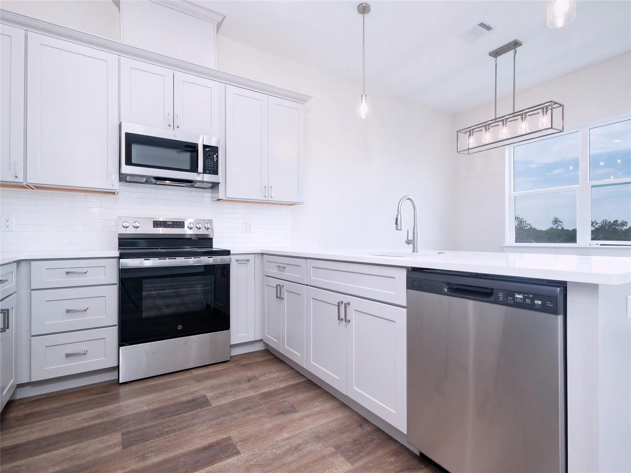 Single Family Residence For Sale in Hamilton County , 712 N Sycamore, Hico, Texas 76457, 3 Bedroom, 3 Bathroom, 2 Garage spaces, 1,608 Sqft, built in 2025, mls#21380791, Real Estate Agent in Hico, Homes For Sale in Hamilton county, Homes For Sale in Hico, Realtor in Hico Texas, Real Estate Brokerage Independent Realty Texas, Luminita Cordes Realtor