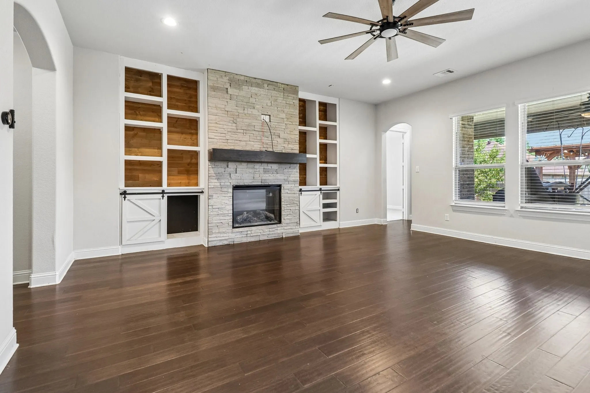 Single Family Residence For Sale in Tarrant County , 609 Richard Street, Crowley, Texas 76036, 4 Bedroom, 2 Bathroom, 2 Garage spaces, 2,357 Sqft, built in 2019, mls#21377370, Real Estate Agent in Crowley, Homes For Sale in Tarrant county, Homes For Sale in Crowley, Realtor in Crowley Texas, Real Estate Brokerage Independent Realty Texas, Luminita Cordes Realtor