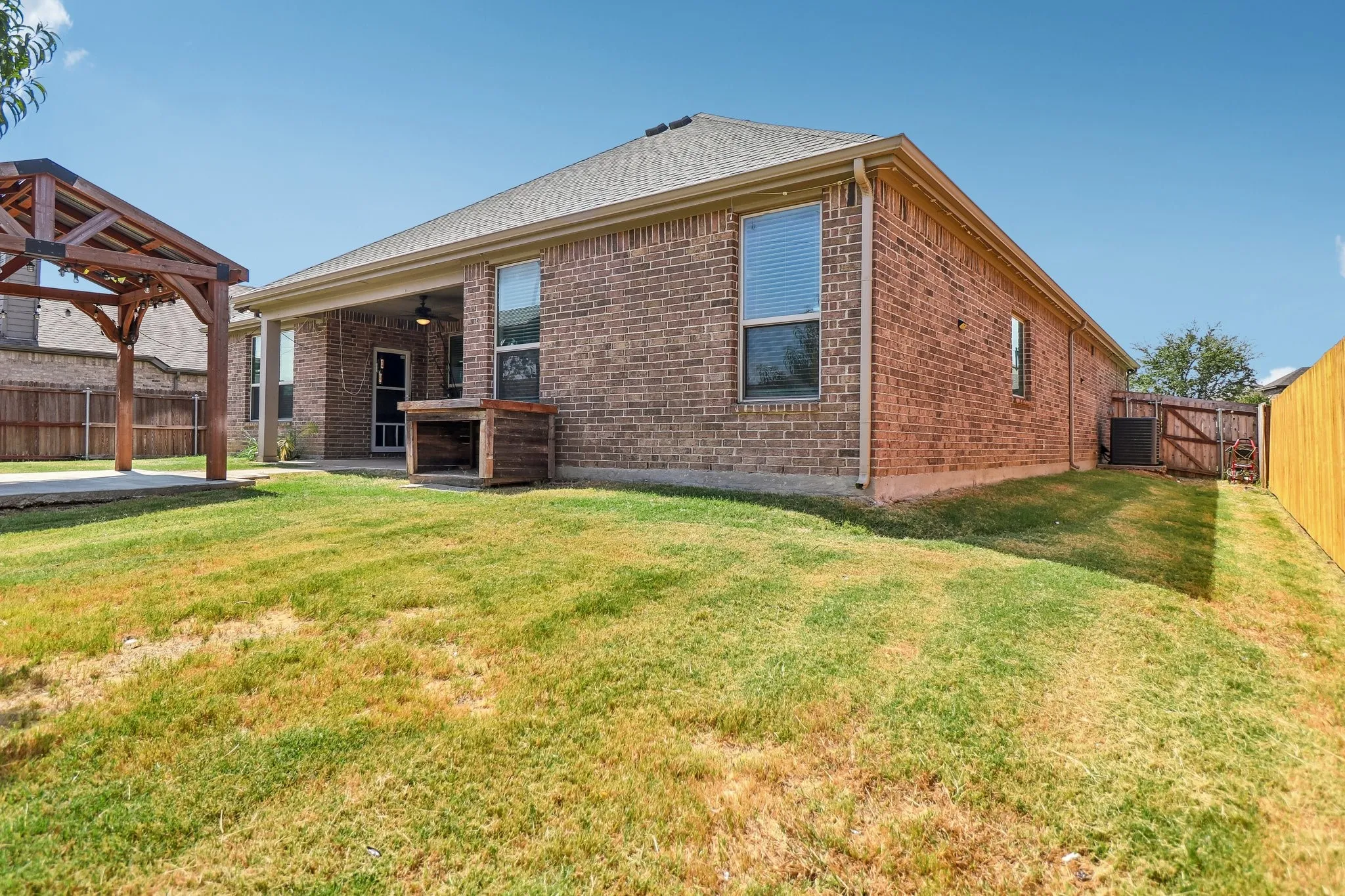 Single Family Residence For Sale in Tarrant County , 609 Richard Street, Crowley, Texas 76036, 4 Bedroom, 2 Bathroom, 2 Garage spaces, 2,357 Sqft, built in 2019, mls#21377370, Real Estate Agent in Crowley, Homes For Sale in Tarrant county, Homes For Sale in Crowley, Realtor in Crowley Texas, Real Estate Brokerage Independent Realty Texas, Luminita Cordes Realtor