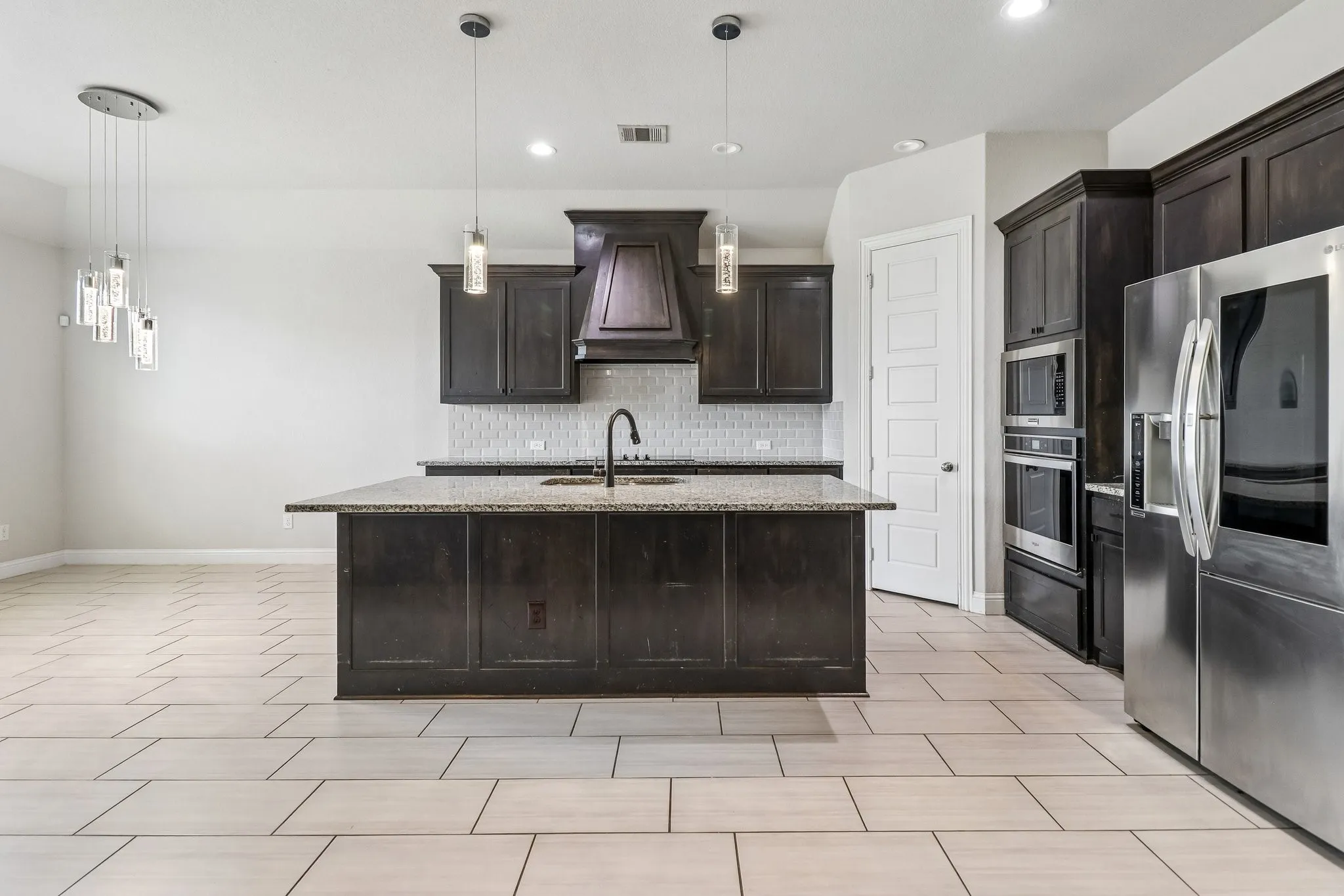 Single Family Residence For Sale in Tarrant County , 609 Richard Street, Crowley, Texas 76036, 4 Bedroom, 2 Bathroom, 2 Garage spaces, 2,357 Sqft, built in 2019, mls#21377370, Real Estate Agent in Crowley, Homes For Sale in Tarrant county, Homes For Sale in Crowley, Realtor in Crowley Texas, Real Estate Brokerage Independent Realty Texas, Luminita Cordes Realtor