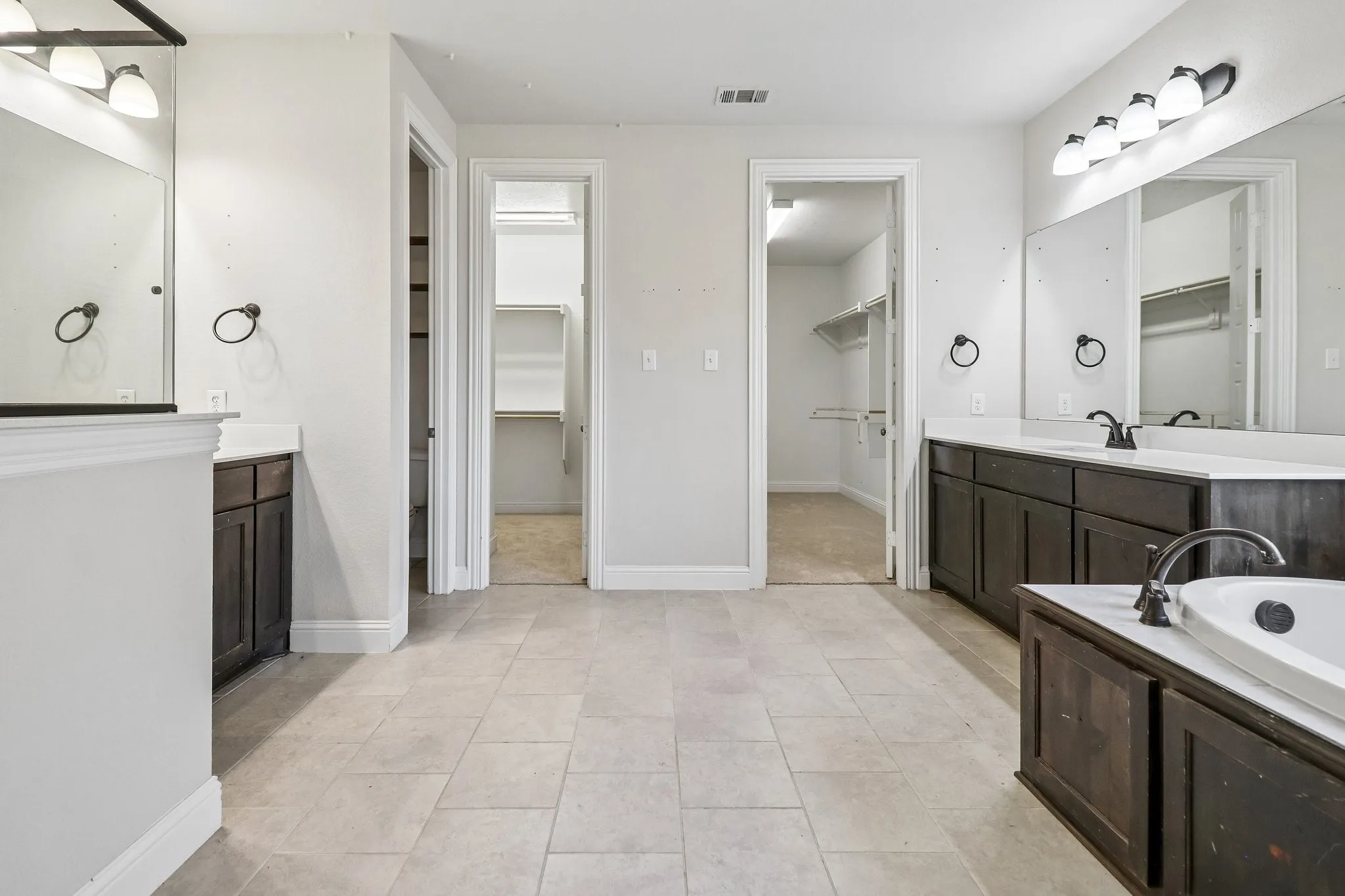 Single Family Residence For Sale in Tarrant County , 609 Richard Street, Crowley, Texas 76036, 4 Bedroom, 2 Bathroom, 2 Garage spaces, 2,357 Sqft, built in 2019, mls#21377370, Real Estate Agent in Crowley, Homes For Sale in Tarrant county, Homes For Sale in Crowley, Realtor in Crowley Texas, Real Estate Brokerage Independent Realty Texas, Luminita Cordes Realtor