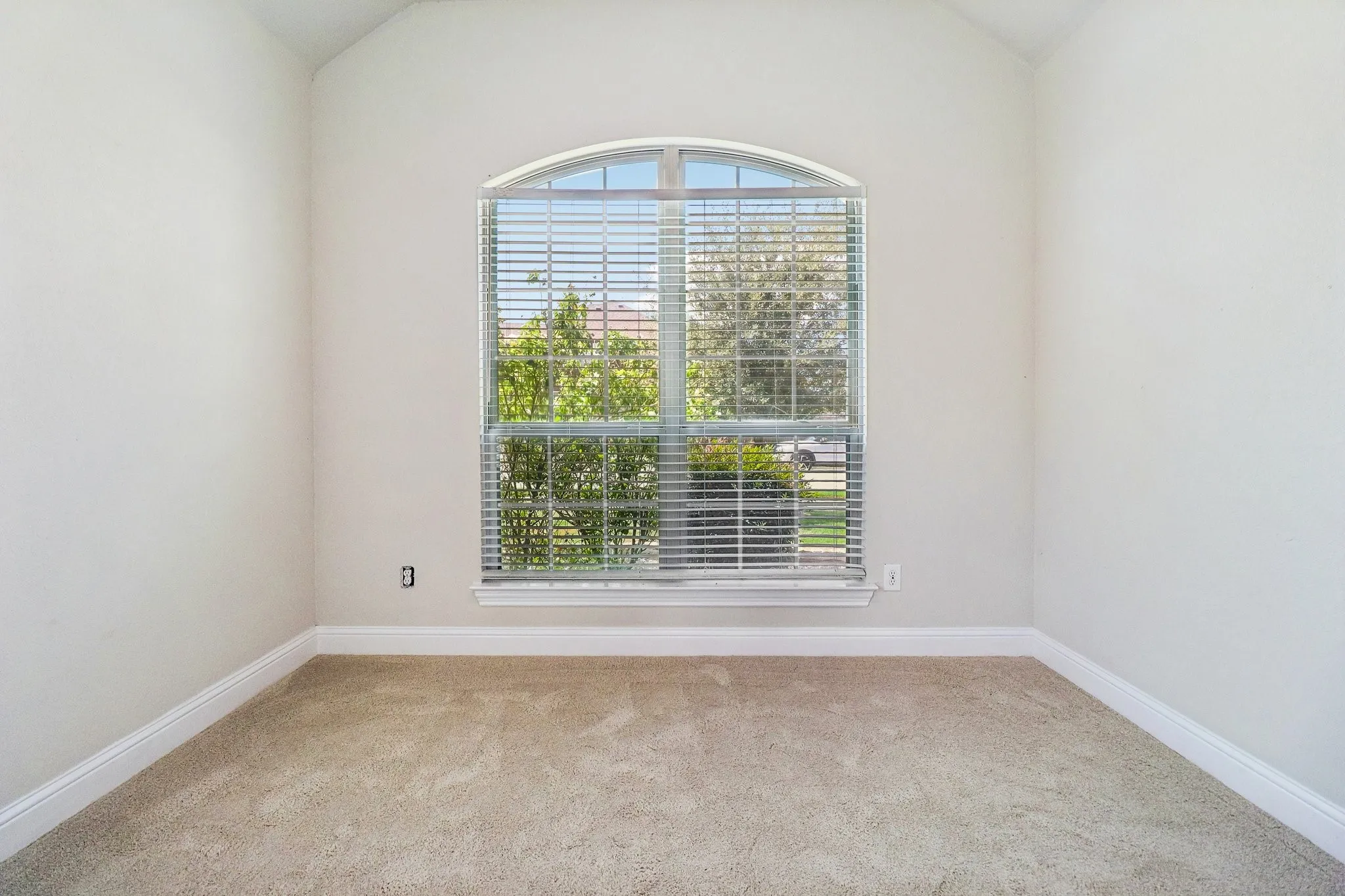 Single Family Residence For Sale in Tarrant County , 609 Richard Street, Crowley, Texas 76036, 4 Bedroom, 2 Bathroom, 2 Garage spaces, 2,357 Sqft, built in 2019, mls#21377370, Real Estate Agent in Crowley, Homes For Sale in Tarrant county, Homes For Sale in Crowley, Realtor in Crowley Texas, Real Estate Brokerage Independent Realty Texas, Luminita Cordes Realtor