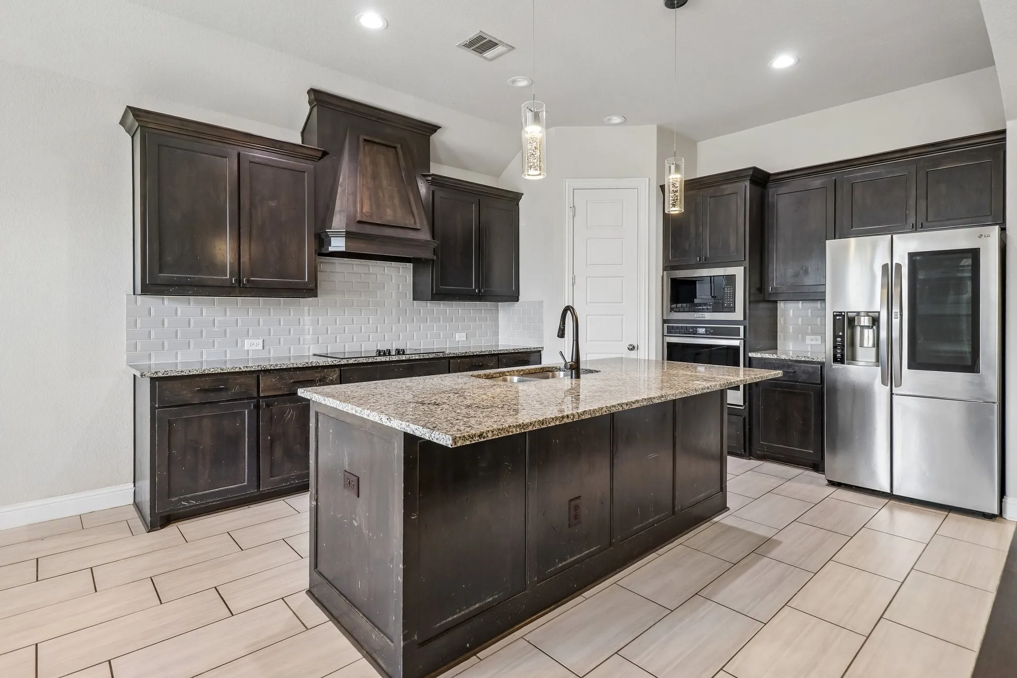 Single Family Residence For Sale in Tarrant County , 609 Richard Street, Crowley, Texas 76036, 4 Bedroom, 2 Bathroom, 2 Garage spaces, 2,357 Sqft, built in 2019, mls#21377370, Real Estate Agent in Crowley, Homes For Sale in Tarrant county, Homes For Sale in Crowley, Realtor in Crowley Texas, Real Estate Brokerage Independent Realty Texas, Luminita Cordes Realtor