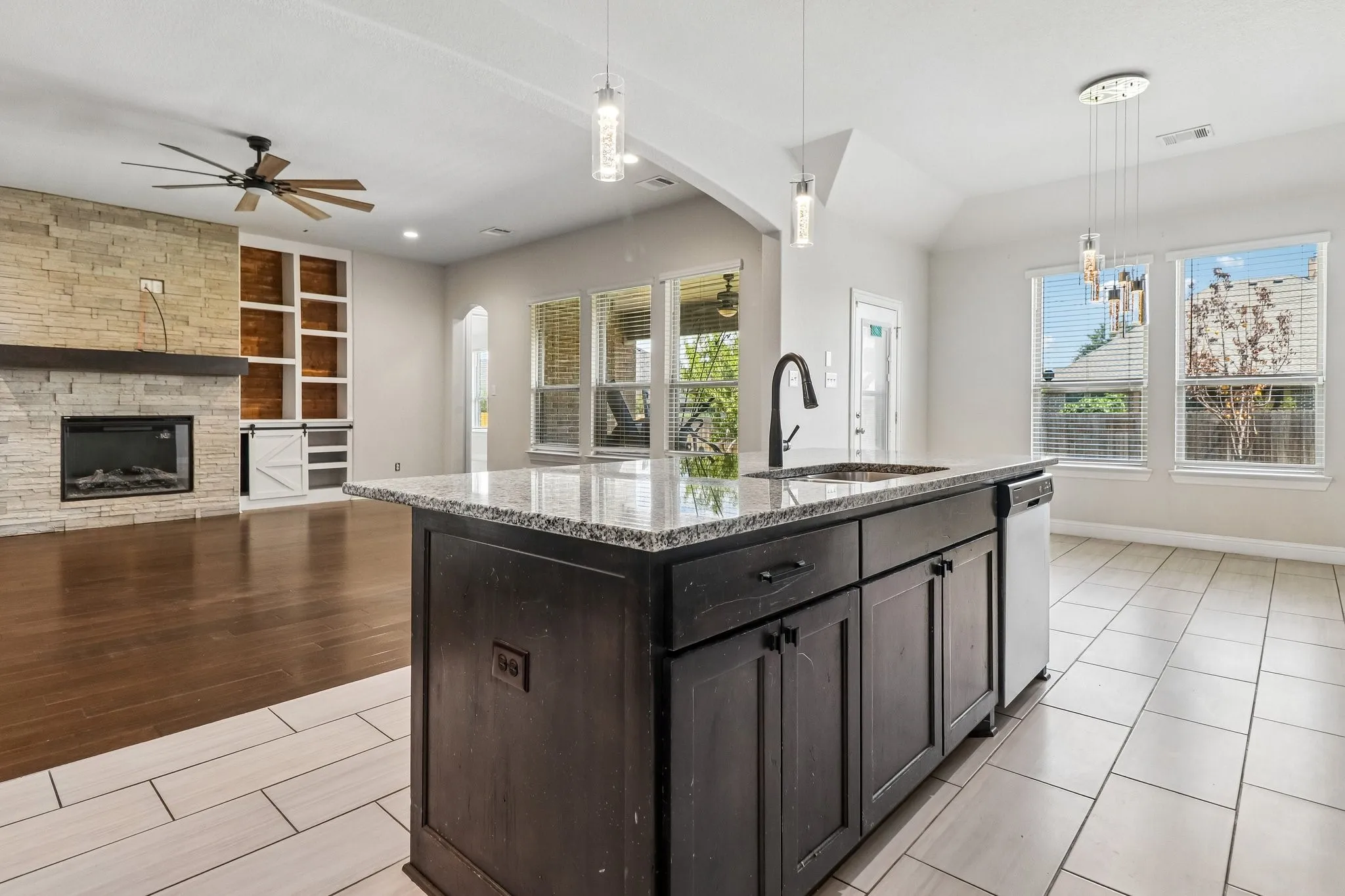 Single Family Residence For Sale in Tarrant County , 609 Richard Street, Crowley, Texas 76036, 4 Bedroom, 2 Bathroom, 2 Garage spaces, 2,357 Sqft, built in 2019, mls#21377370, Real Estate Agent in Crowley, Homes For Sale in Tarrant county, Homes For Sale in Crowley, Realtor in Crowley Texas, Real Estate Brokerage Independent Realty Texas, Luminita Cordes Realtor