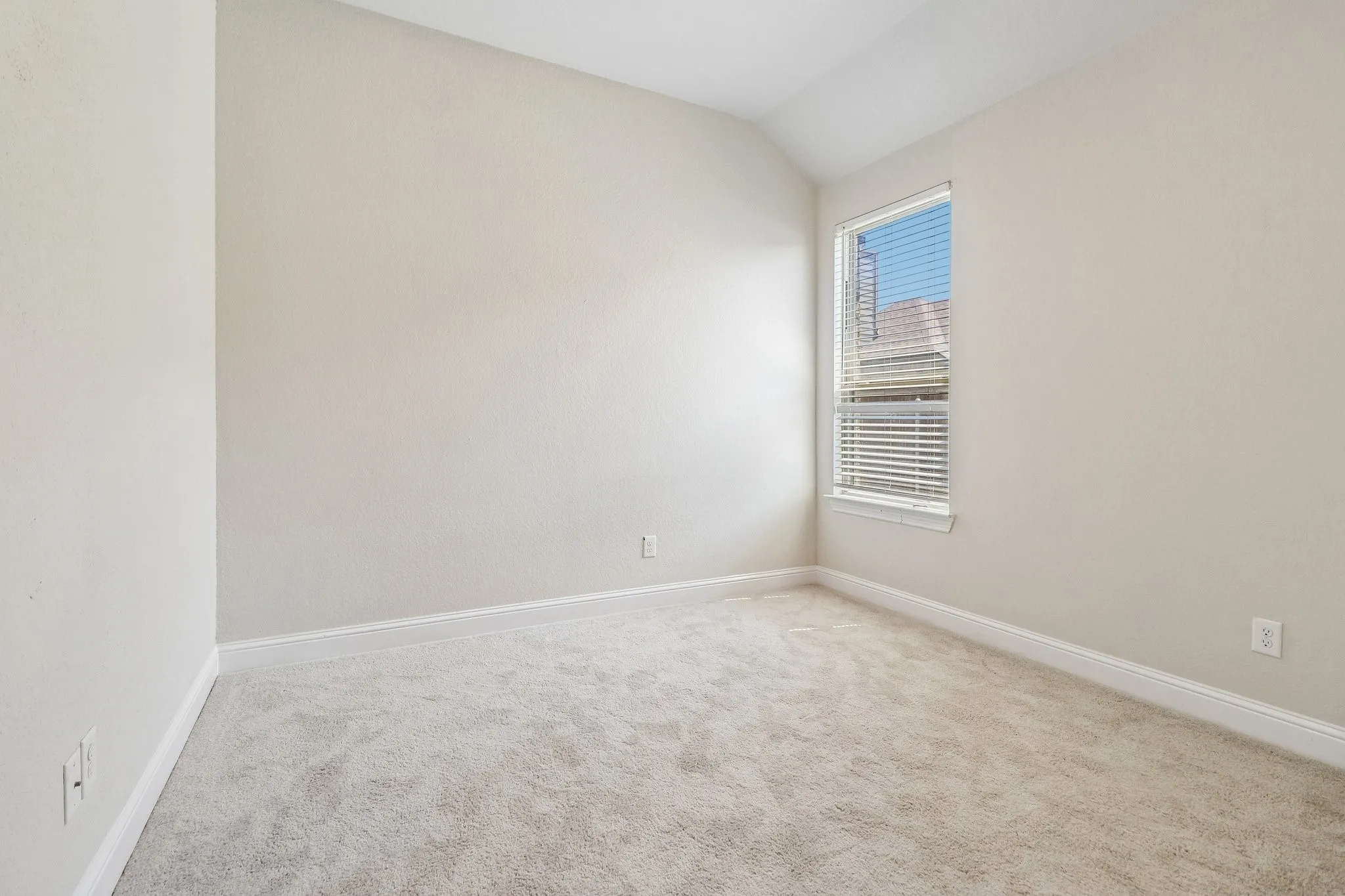 Single Family Residence For Sale in Tarrant County , 609 Richard Street, Crowley, Texas 76036, 4 Bedroom, 2 Bathroom, 2 Garage spaces, 2,357 Sqft, built in 2019, mls#21377370, Real Estate Agent in Crowley, Homes For Sale in Tarrant county, Homes For Sale in Crowley, Realtor in Crowley Texas, Real Estate Brokerage Independent Realty Texas, Luminita Cordes Realtor