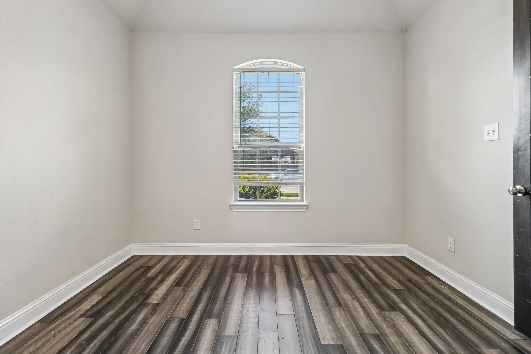 Single Family Residence For Sale in Tarrant County , 609 Richard Street, Crowley, Texas 76036, 4 Bedroom, 2 Bathroom, 2 Garage spaces, 2,357 Sqft, built in 2019, mls#21377370, Real Estate Agent in Crowley, Homes For Sale in Tarrant county, Homes For Sale in Crowley, Realtor in Crowley Texas, Real Estate Brokerage Independent Realty Texas, Luminita Cordes Realtor