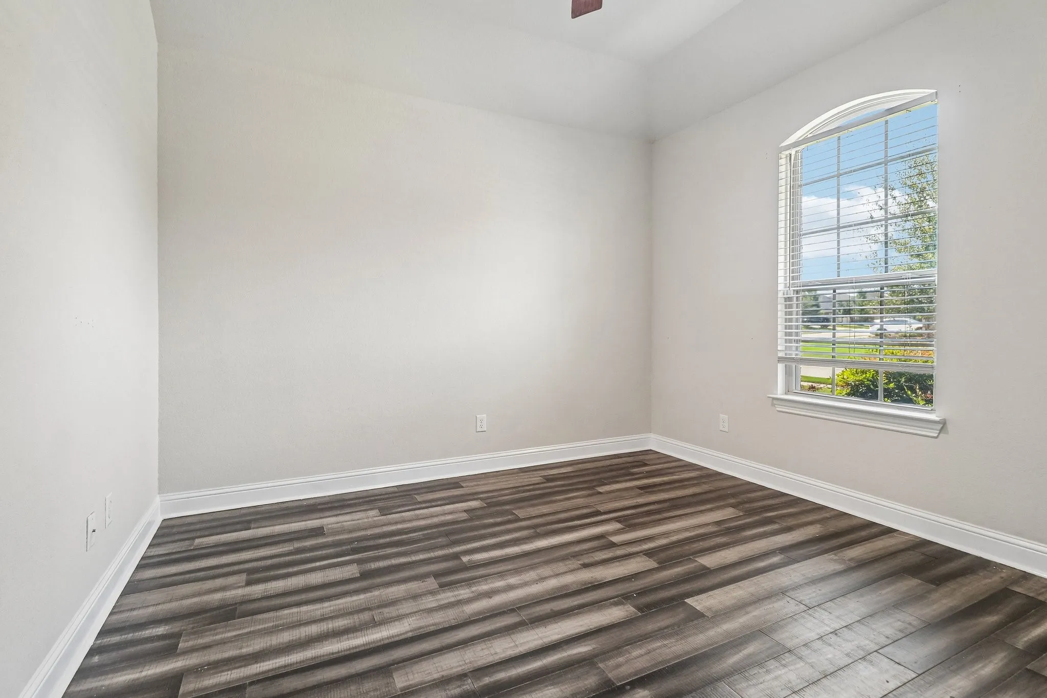 Single Family Residence For Sale in Tarrant County , 609 Richard Street, Crowley, Texas 76036, 4 Bedroom, 2 Bathroom, 2 Garage spaces, 2,357 Sqft, built in 2019, mls#21377370, Real Estate Agent in Crowley, Homes For Sale in Tarrant county, Homes For Sale in Crowley, Realtor in Crowley Texas, Real Estate Brokerage Independent Realty Texas, Luminita Cordes Realtor