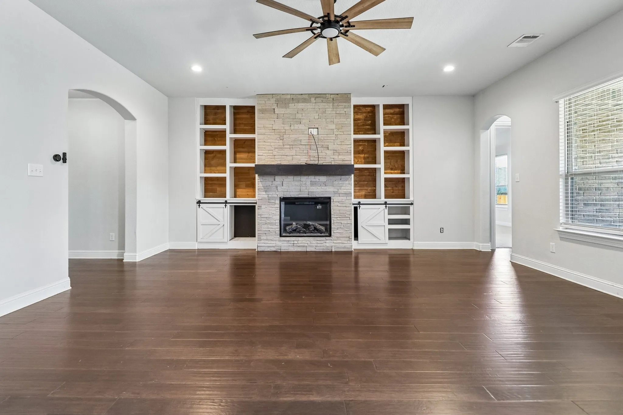 Single Family Residence For Sale in Tarrant County , 609 Richard Street, Crowley, Texas 76036, 4 Bedroom, 2 Bathroom, 2 Garage spaces, 2,357 Sqft, built in 2019, mls#21377370, Real Estate Agent in Crowley, Homes For Sale in Tarrant county, Homes For Sale in Crowley, Realtor in Crowley Texas, Real Estate Brokerage Independent Realty Texas, Luminita Cordes Realtor