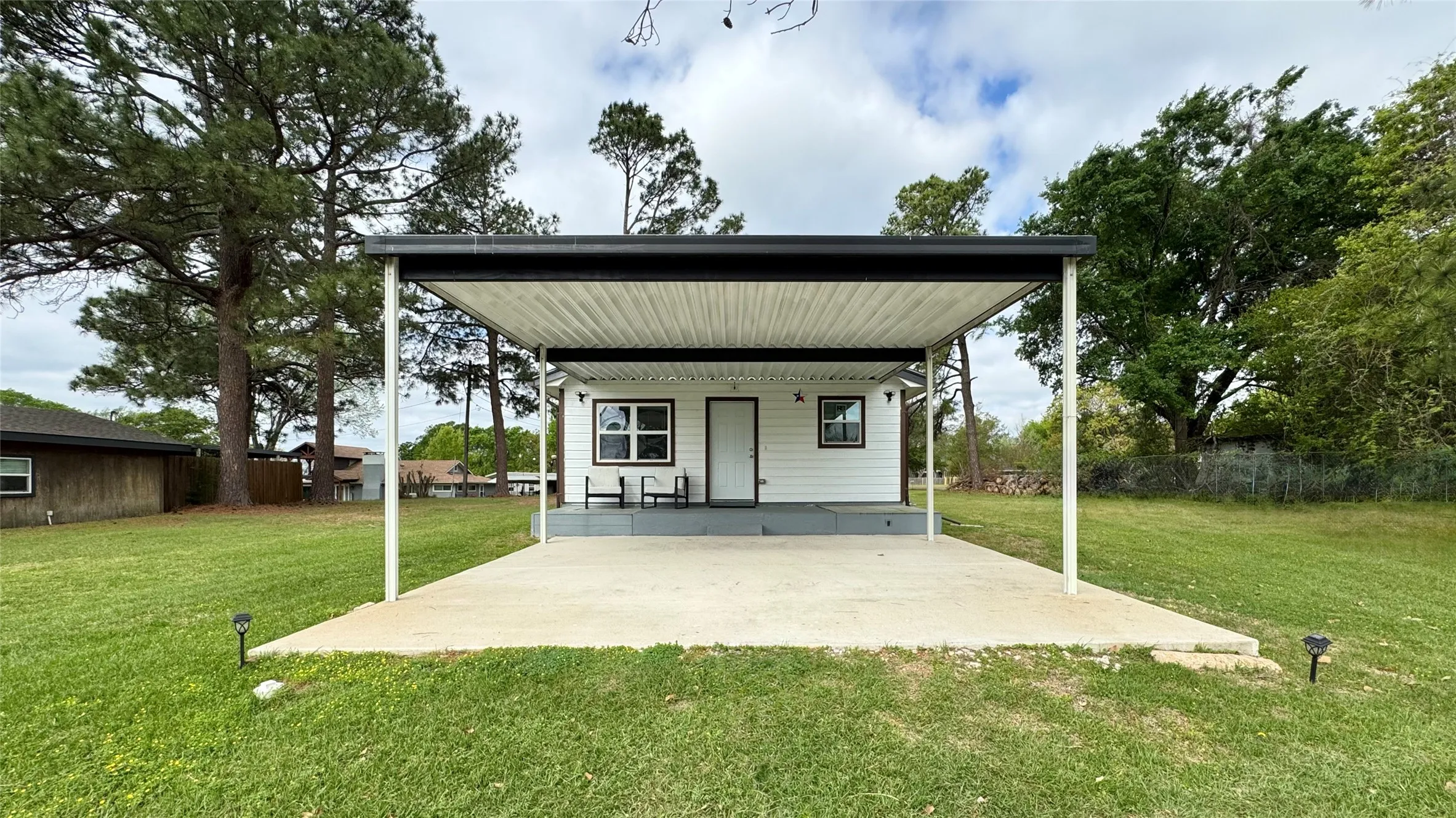Single Family Residence For Sale in Henderson County , 191 Harmon Road, Gun Barrel City, Texas 75156, 2 Bedroom, 1 Bathroom, Garage spaces, 1,056 Sqft, built in 1967, mls#21380812, Real Estate Agent in Gun Barrel City, Homes For Sale in Henderson county, Homes For Sale in Gun Barrel City, Realtor in Gun Barrel City Texas, Real Estate Brokerage Independent Realty Texas, Luminita Cordes Realtor