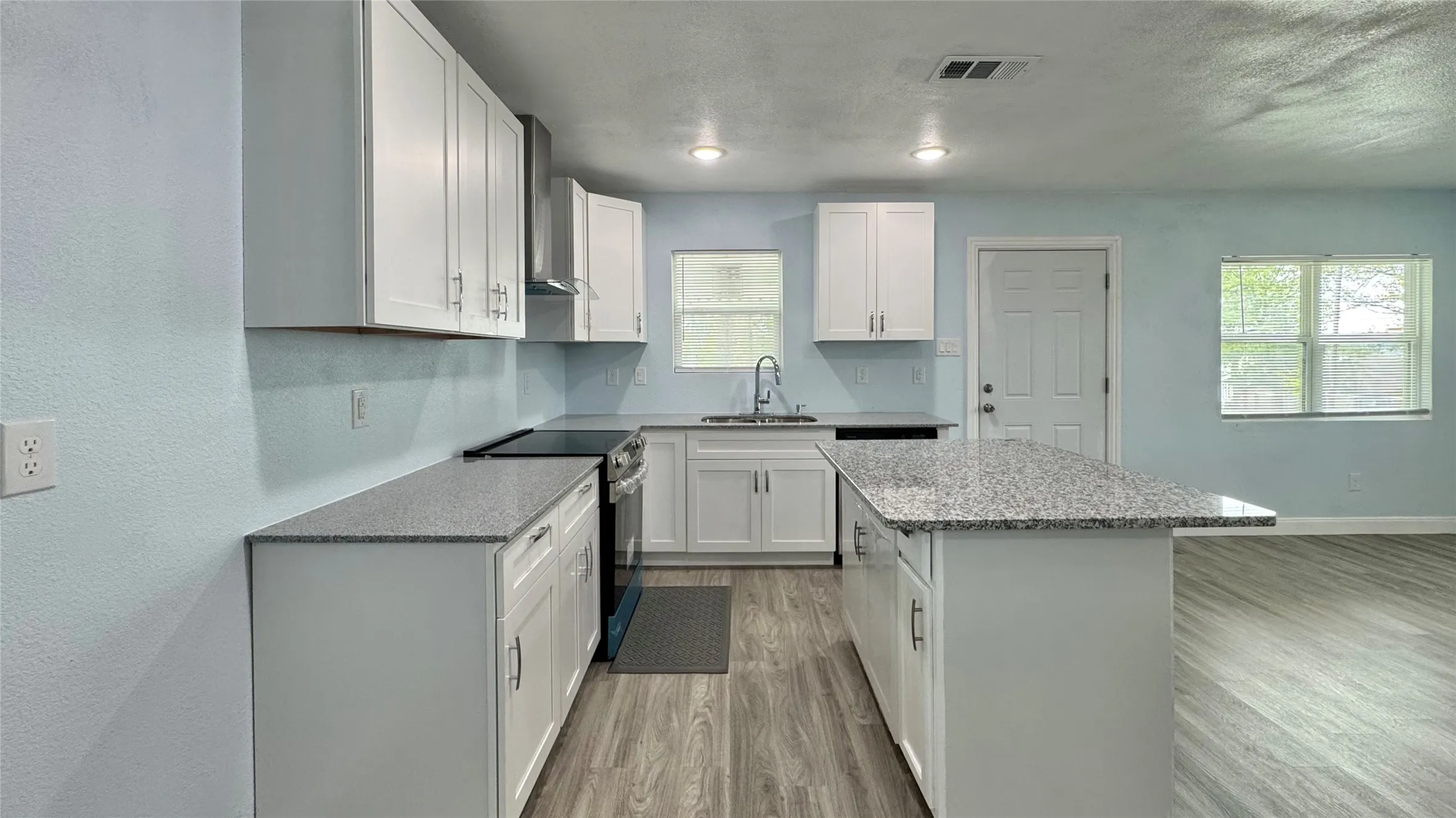 Single Family Residence For Sale in Henderson County , 191 Harmon Road, Gun Barrel City, Texas 75156, 2 Bedroom, 1 Bathroom, Garage spaces, 1,056 Sqft, built in 1967, mls#21380812, Real Estate Agent in Gun Barrel City, Homes For Sale in Henderson county, Homes For Sale in Gun Barrel City, Realtor in Gun Barrel City Texas, Real Estate Brokerage Independent Realty Texas, Luminita Cordes Realtor
