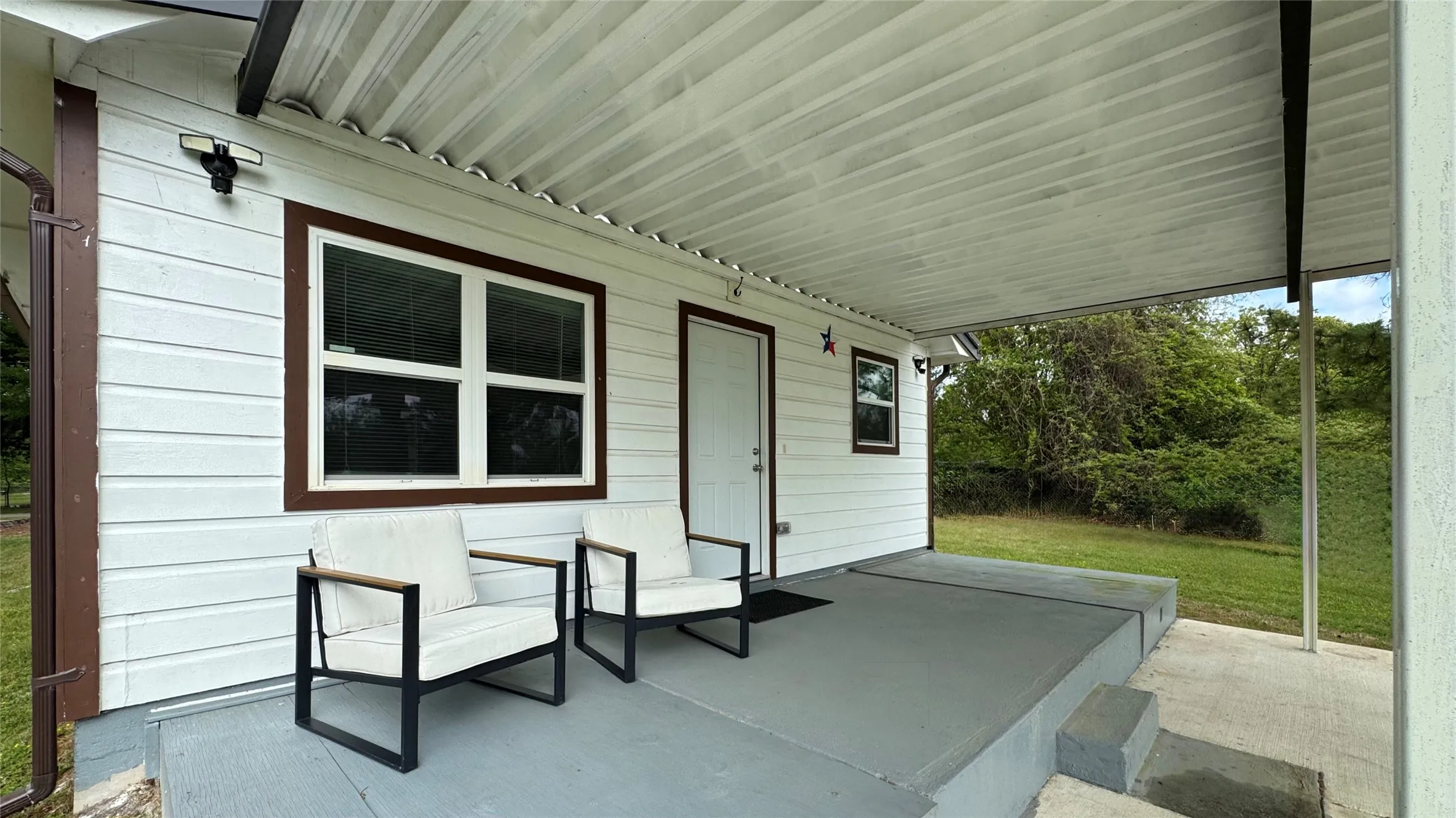 Single Family Residence For Sale in Henderson County , 191 Harmon Road, Gun Barrel City, Texas 75156, 2 Bedroom, 1 Bathroom, Garage spaces, 1,056 Sqft, built in 1967, mls#21380812, Real Estate Agent in Gun Barrel City, Homes For Sale in Henderson county, Homes For Sale in Gun Barrel City, Realtor in Gun Barrel City Texas, Real Estate Brokerage Independent Realty Texas, Luminita Cordes Realtor